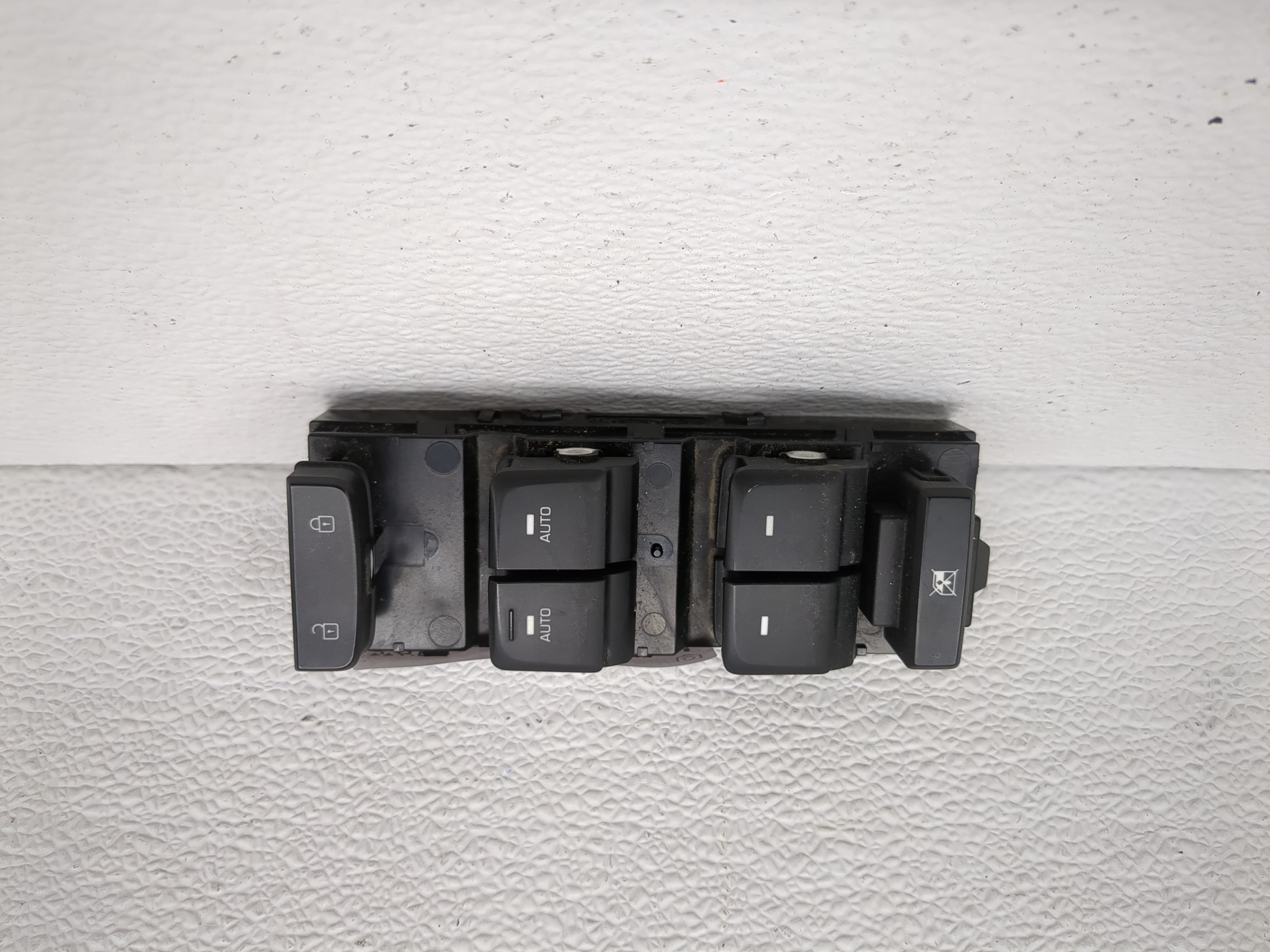 Picture of 2015-2019 Hyundai Sonata Driver Left Door Master Power Window Switch 1189254