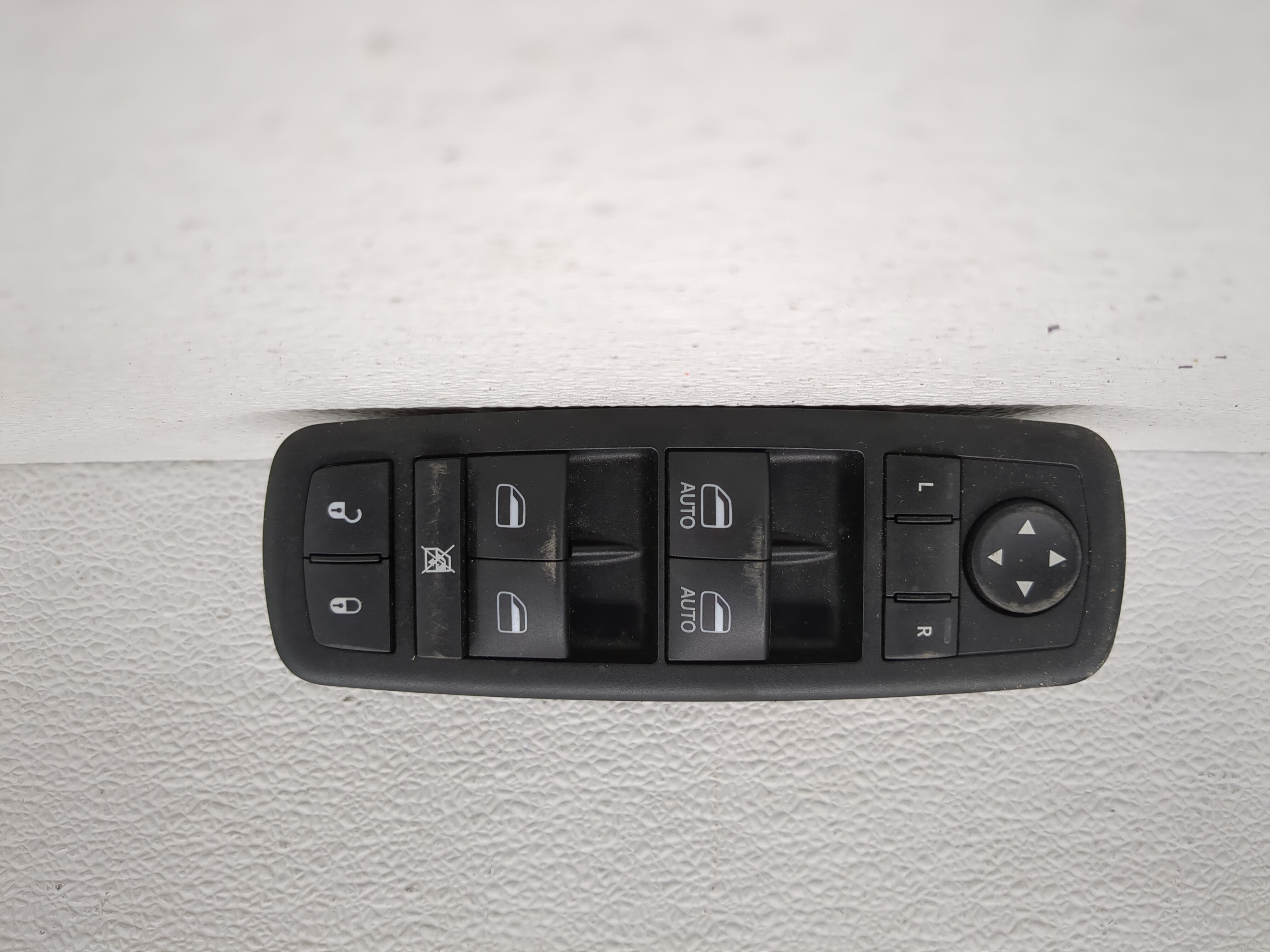 2008-2012 Jeep Liberty Driver Left Door Master Power Window Switch 1189256 - Oemusedautoparts1.com