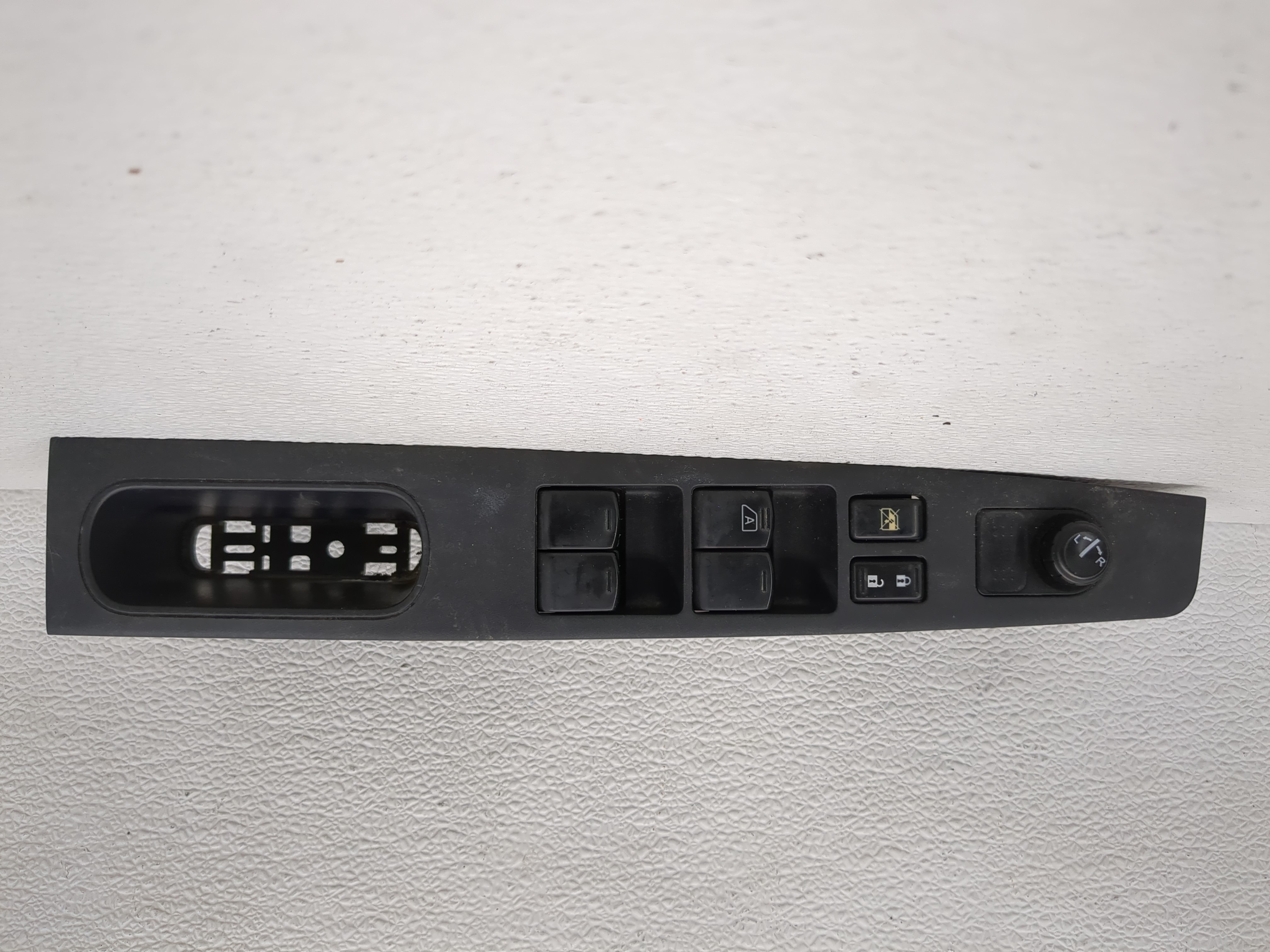 Picture of 2007-2007 Nissan Sentra Driver Left Door Master Power Window Switch 1189259