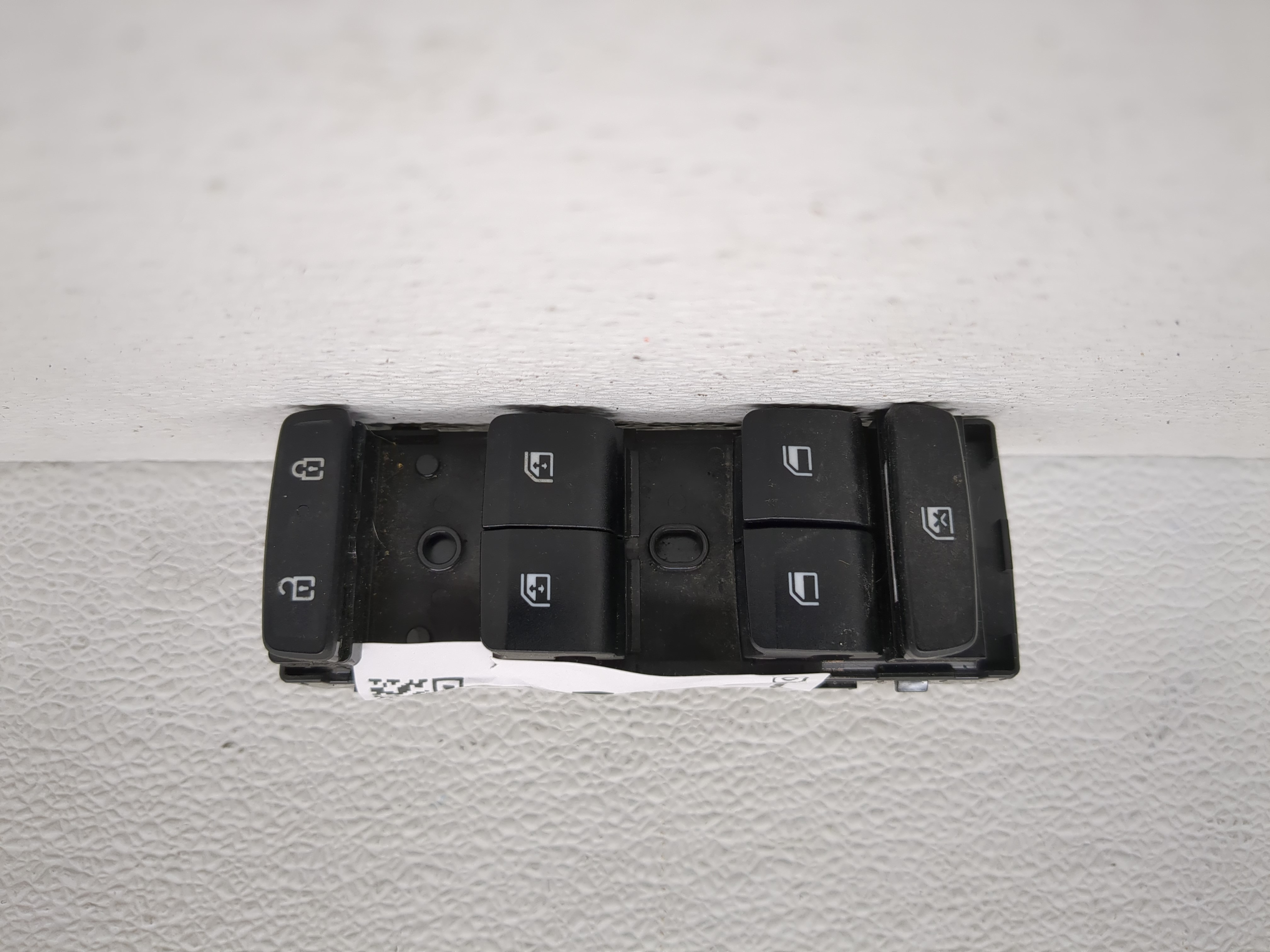 Picture of 2022-2022 Hyundai Tucson Driver Left Door Master Power Window Switch 1189262