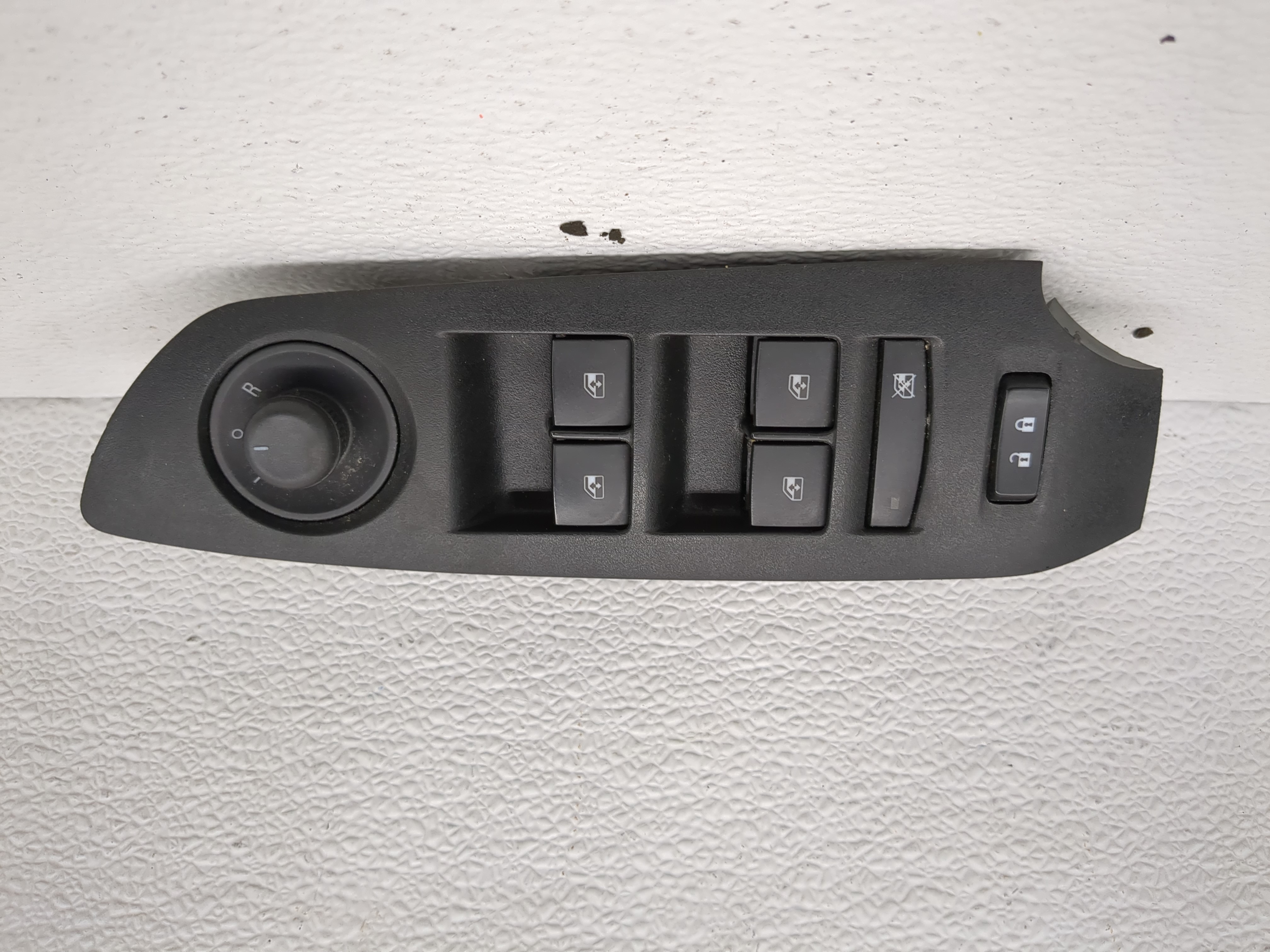 Picture of 2017-2021 Chevrolet Trax Driver Left Door Master Power Window Switch 1189266
