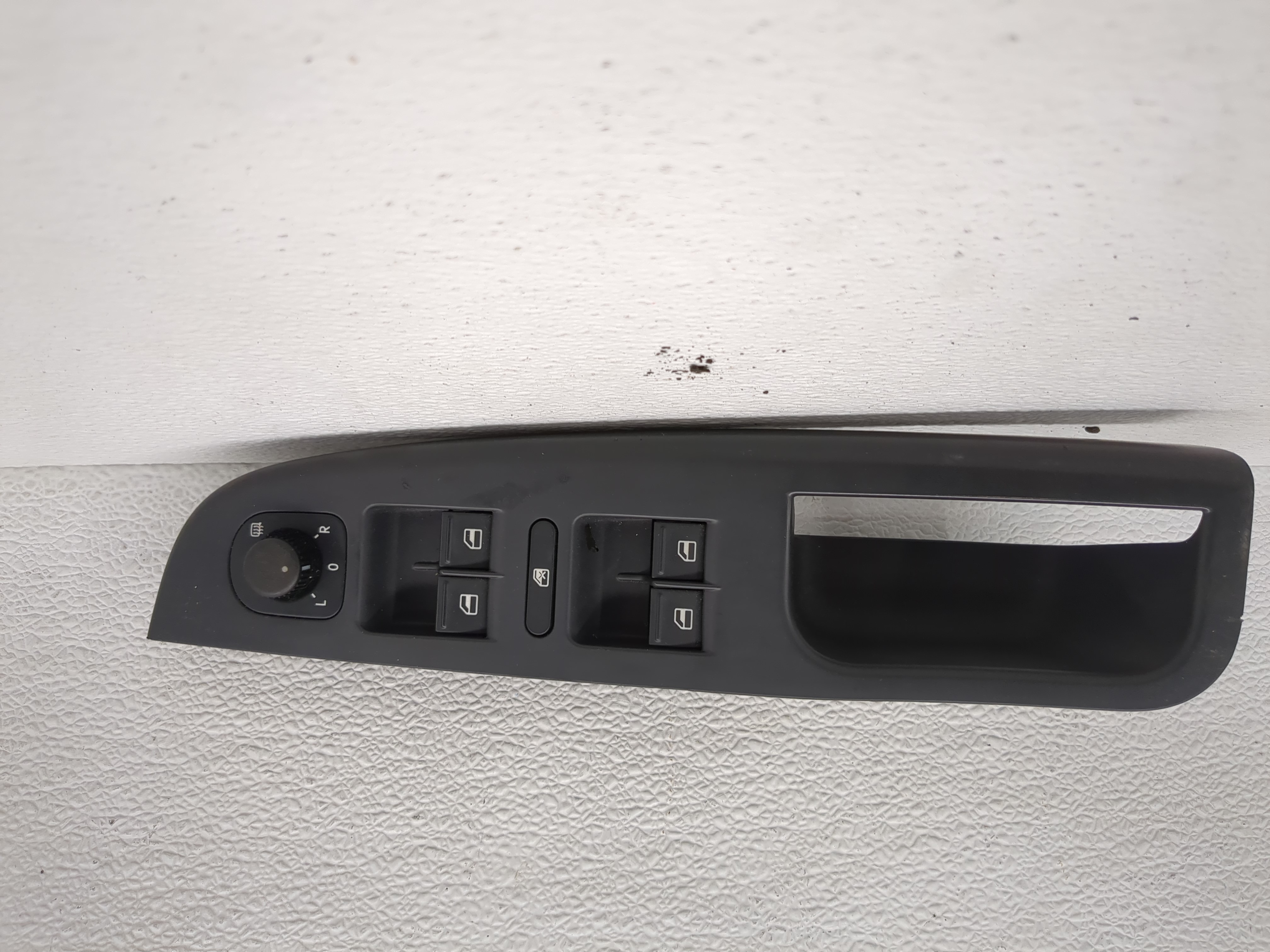 Picture of 2005-2018 Volkswagen Jetta Driver Left Door Master Power Window Switch 1189283