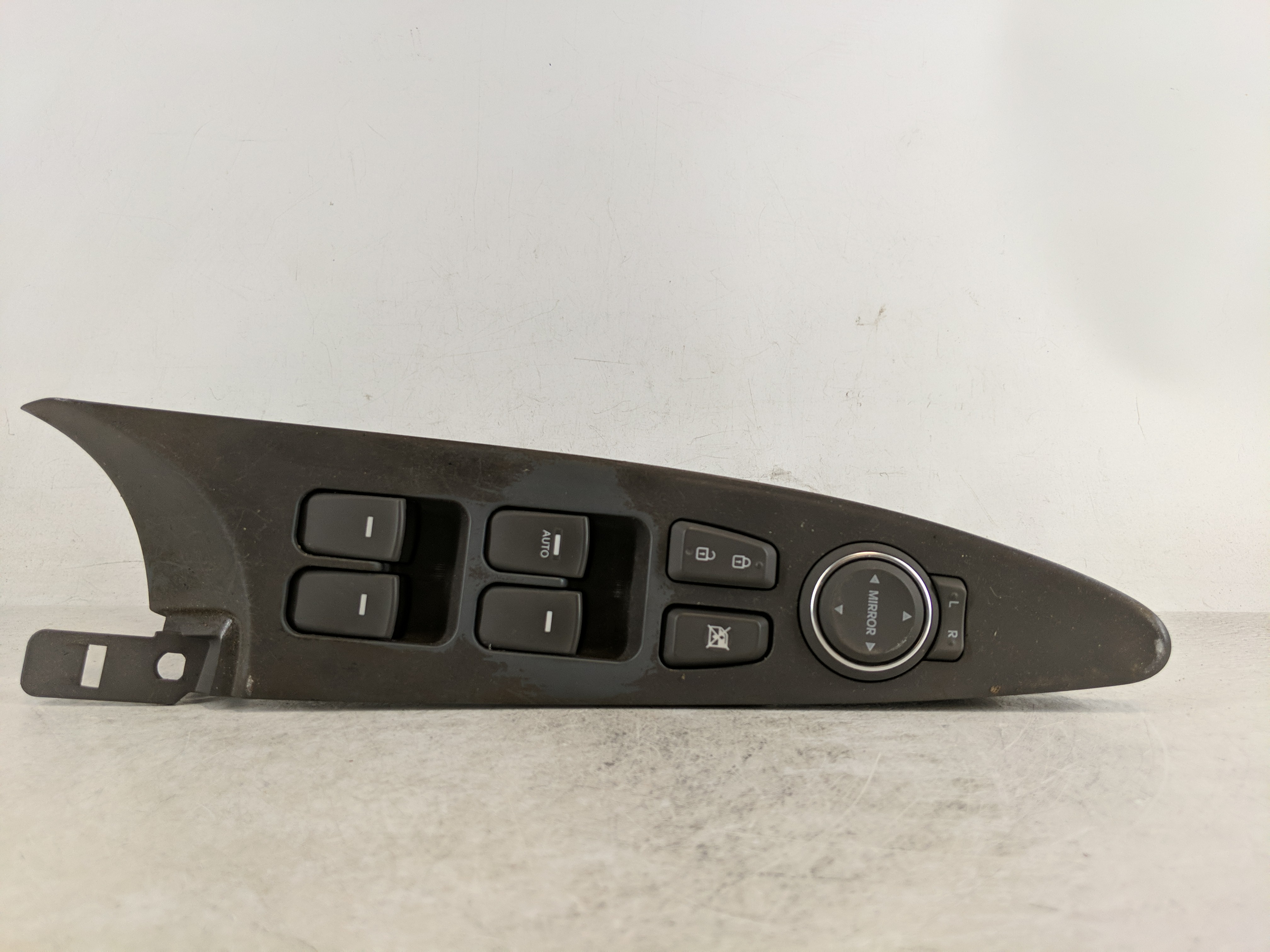 Picture of 2011-2015 Hyundai Sonata Driver Left Door Master Power Window Switch 1189365