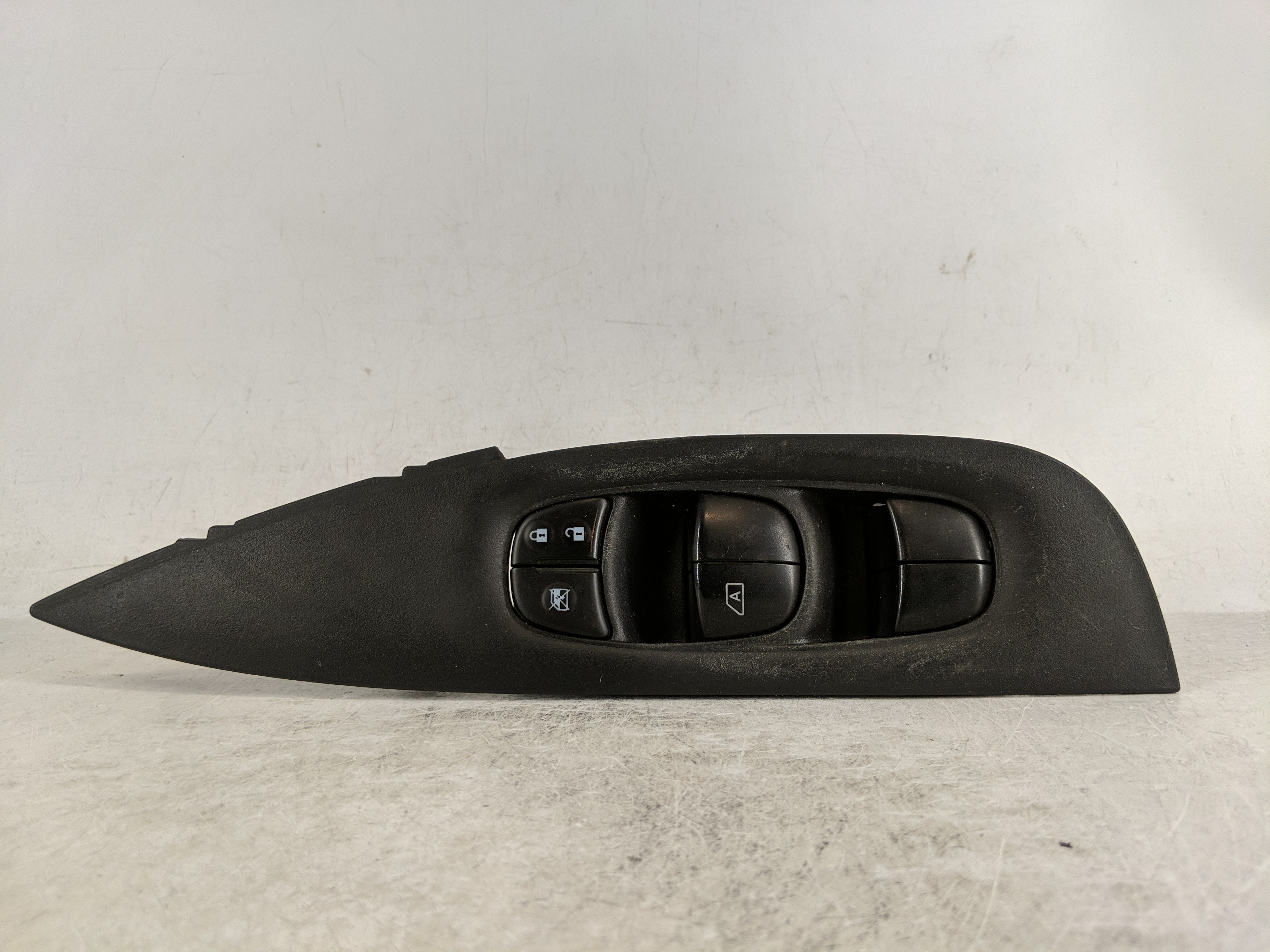 Picture of 2014-2020 Nissan Rogue Driver Left Door Master Power Window Switch 1189377