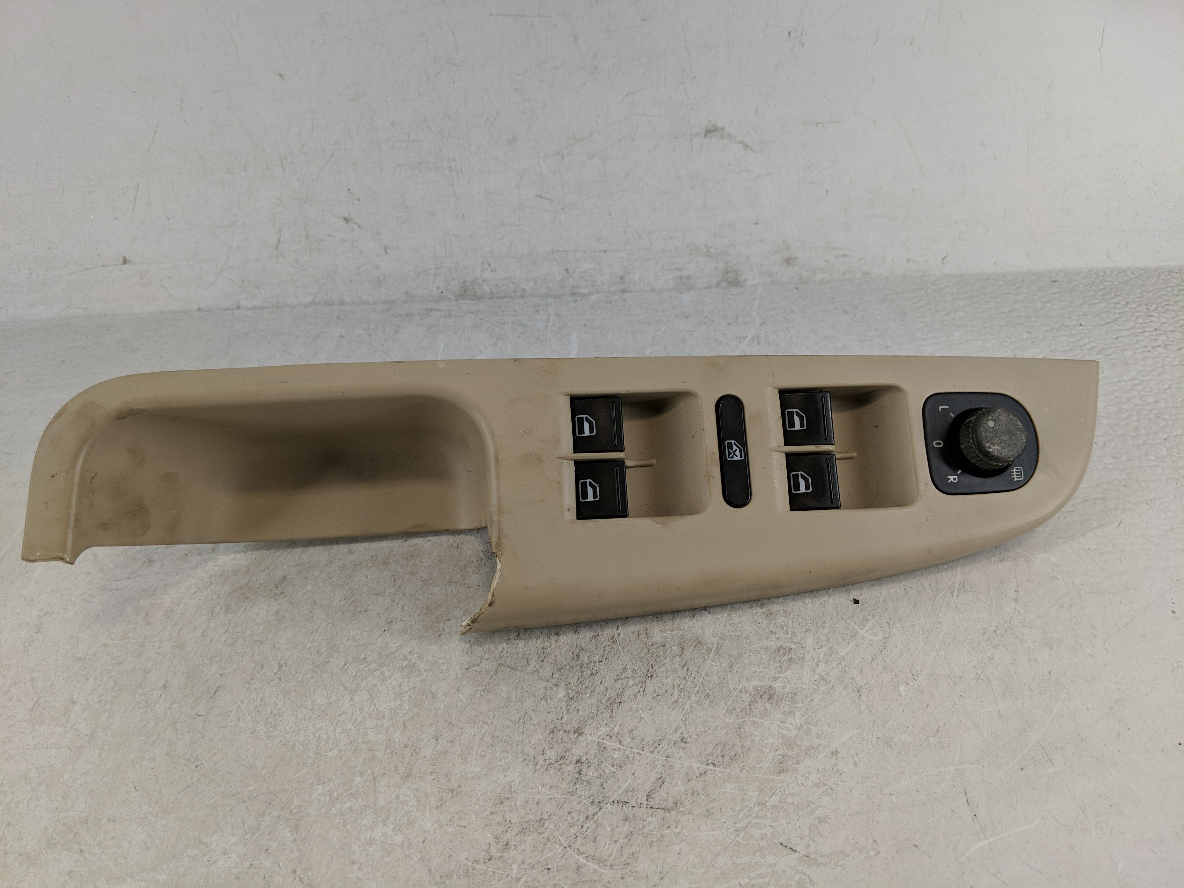 Picture of 2005-2018 Volkswagen Jetta Driver Left Door Master Power Window Switch 1189382