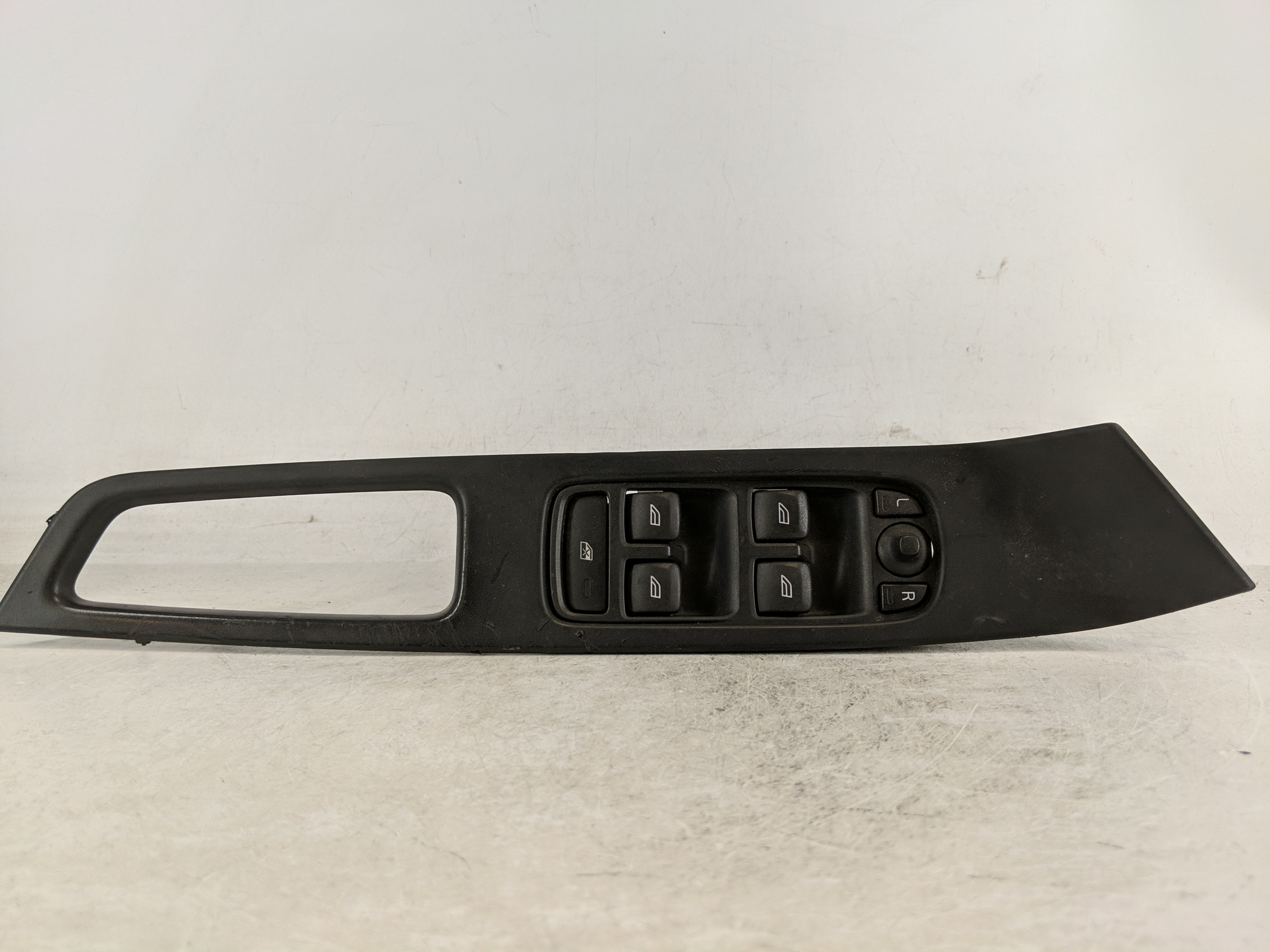 Picture of 2014-2018 Volvo S60 Driver Left Door Master Power Window Switch 9123968 1189388