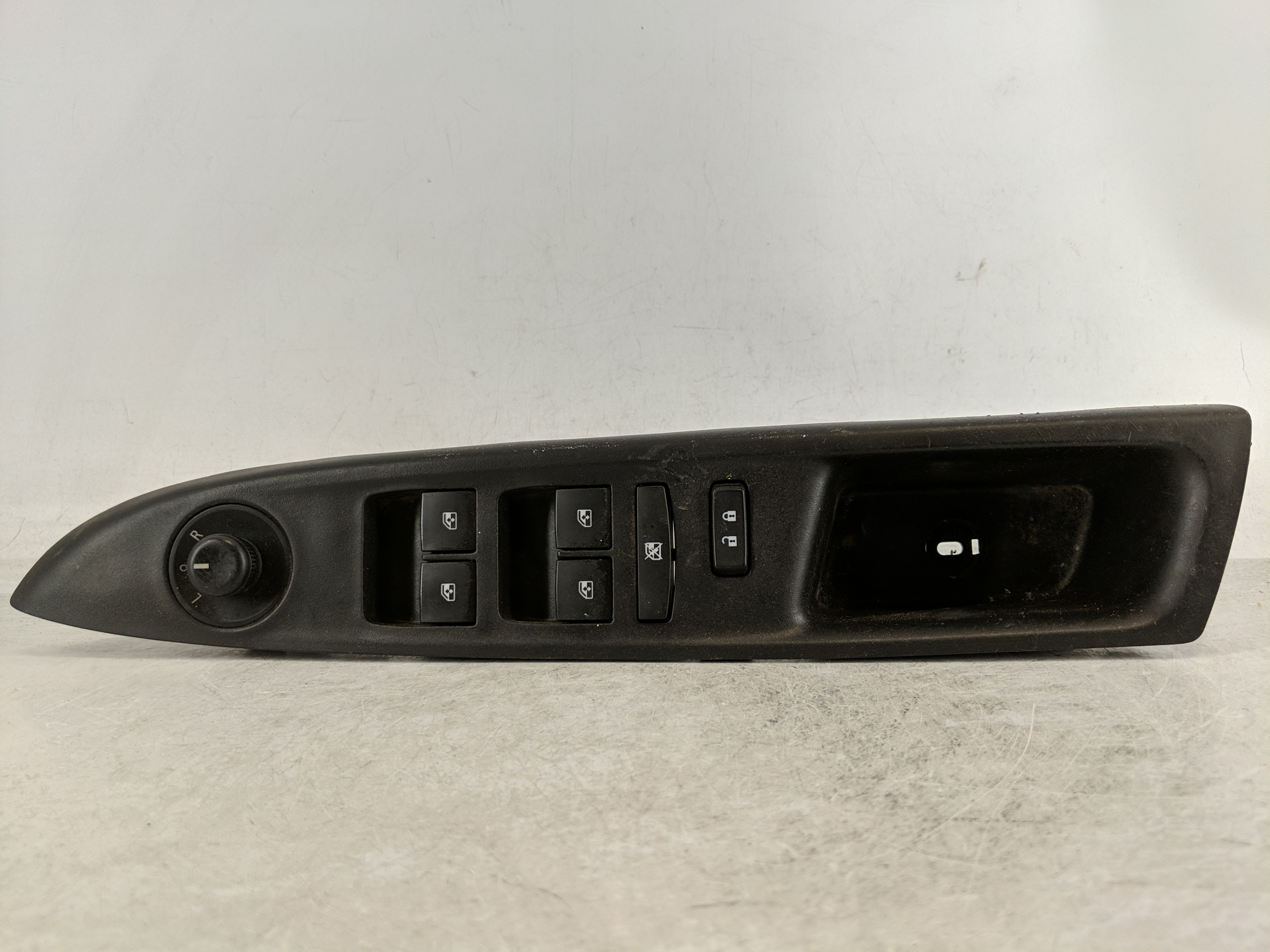Picture of 2016-2022 Chevrolet Spark Driver Left Door Master Power Window Switch 1189390
