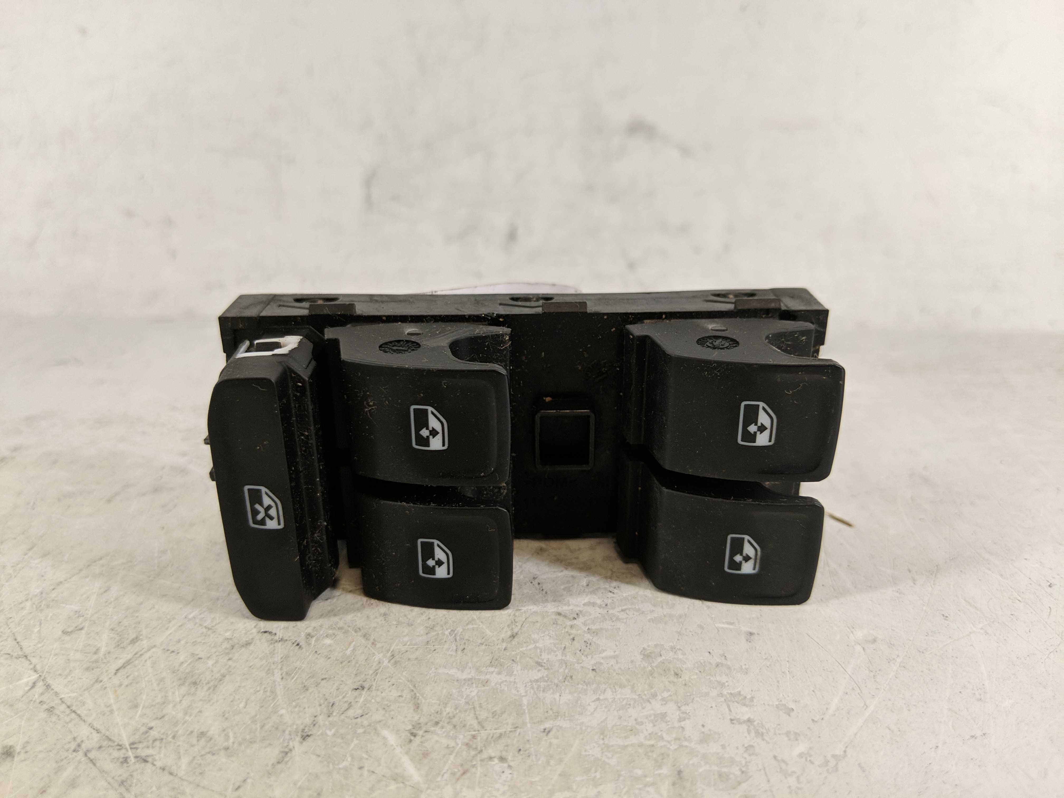 Picture of 2019-2020 Volkswagen Jetta Driver Left Door Master Power Window Switch 1189406