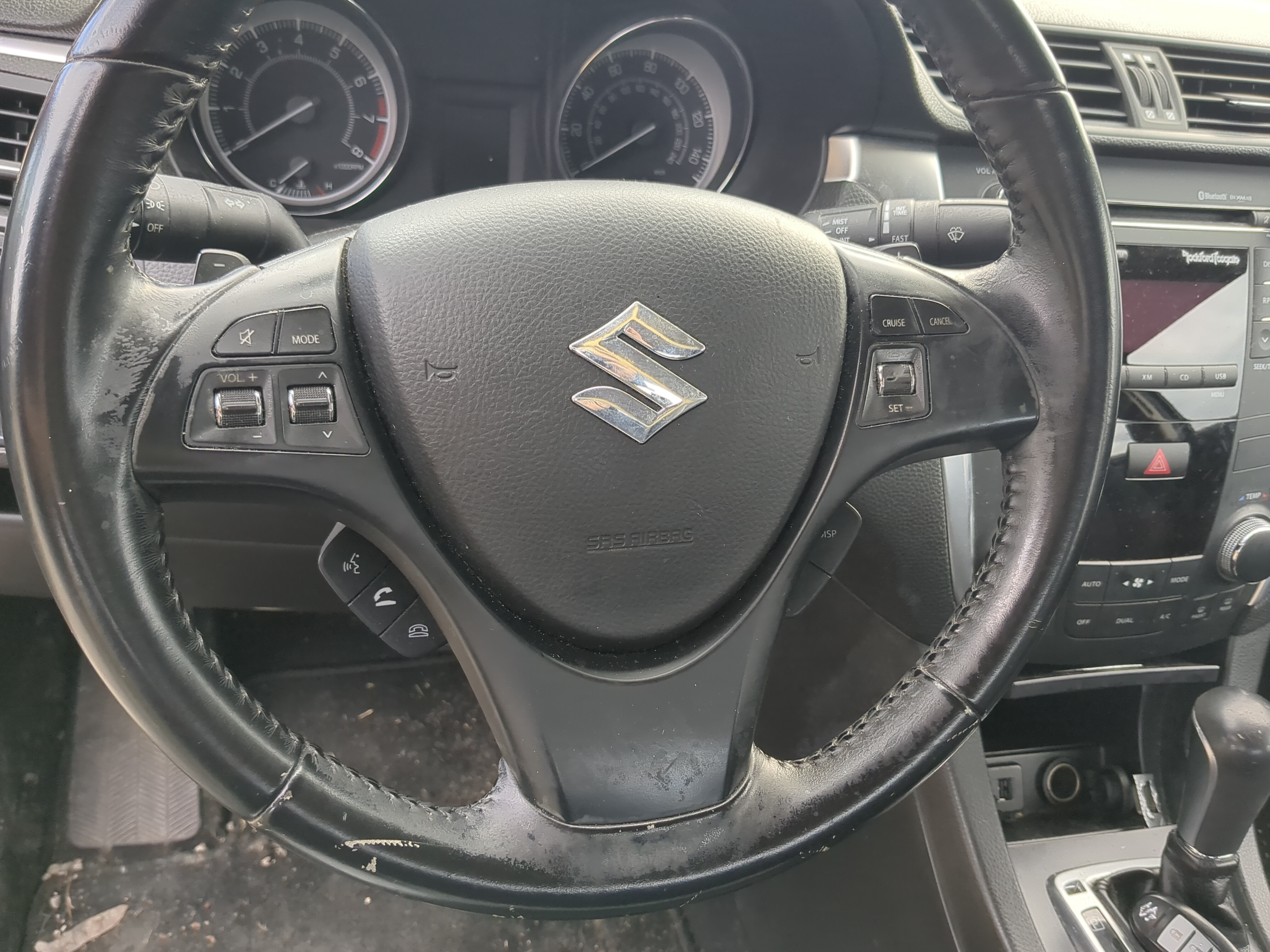 Picture of 2010-2013 Suzuki Kizashi Air Bag Driver Left Steering Wheel Mounted 1189483