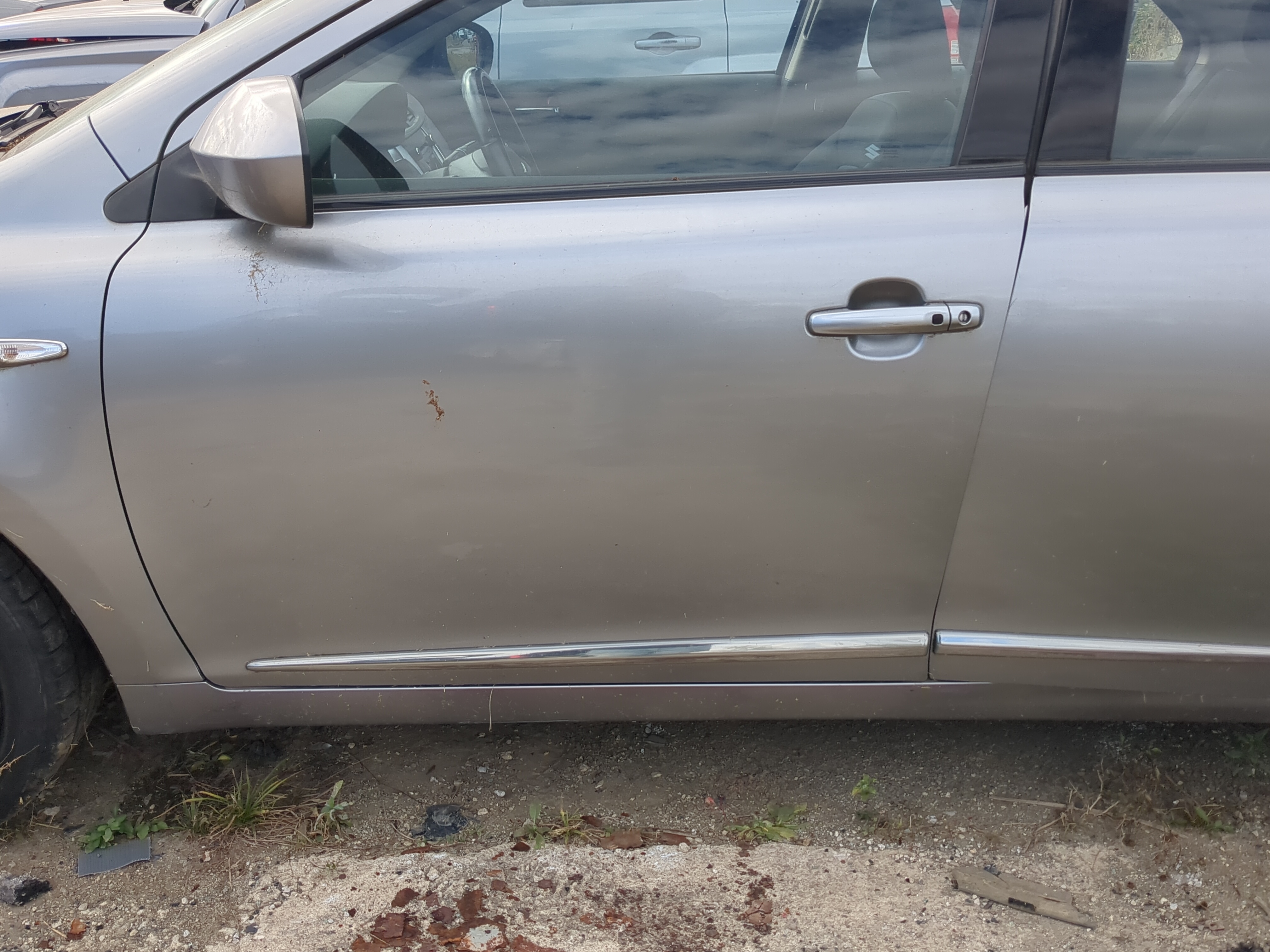 2010-2013 Suzuki Kizashi Driver Front Door Oem 1189526 - Oemusedautoparts1.com