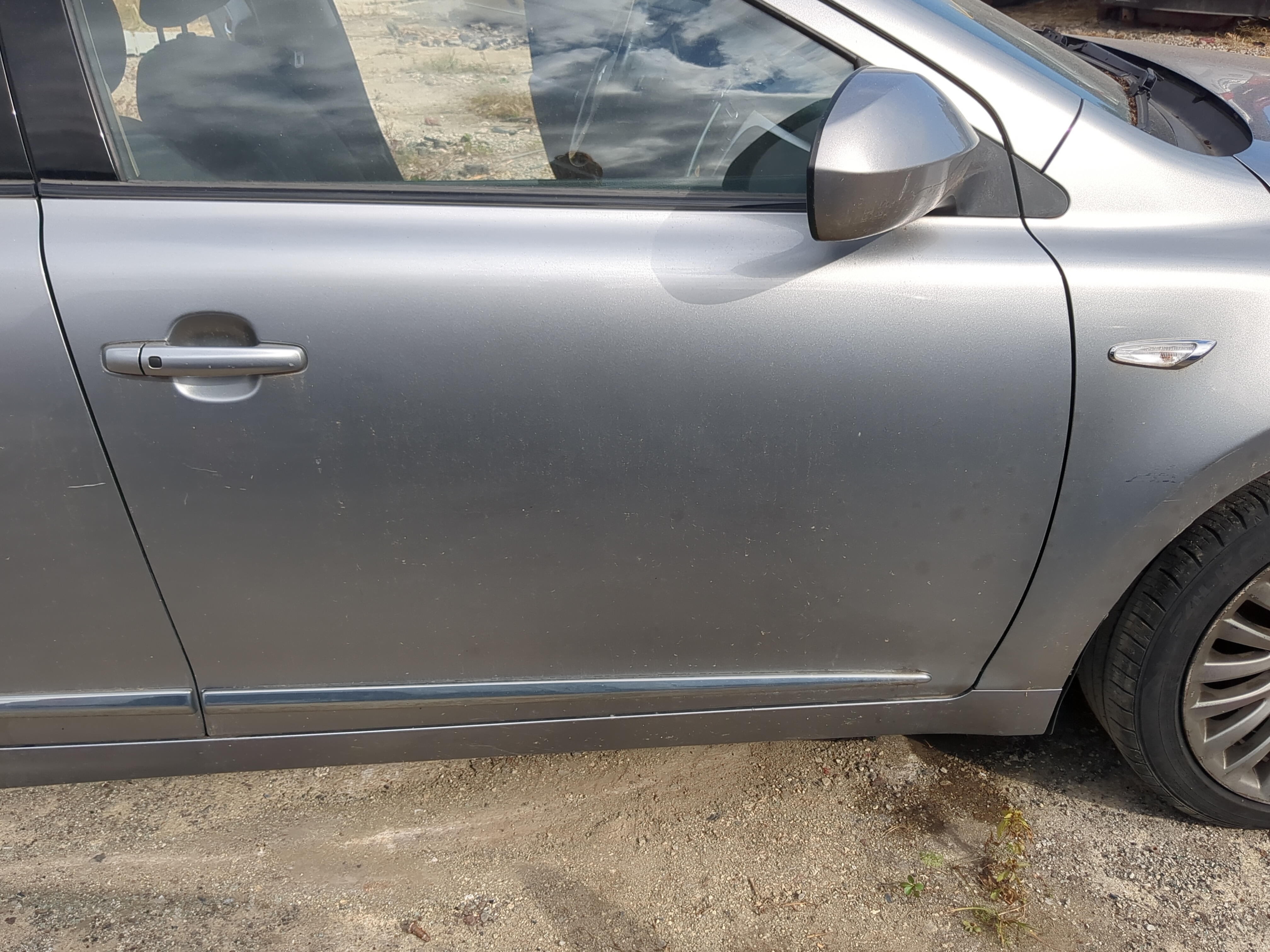 2010-2013 Suzuki Kizashi Passenger Front Door Oem 1189528 - Oemusedautoparts1.com