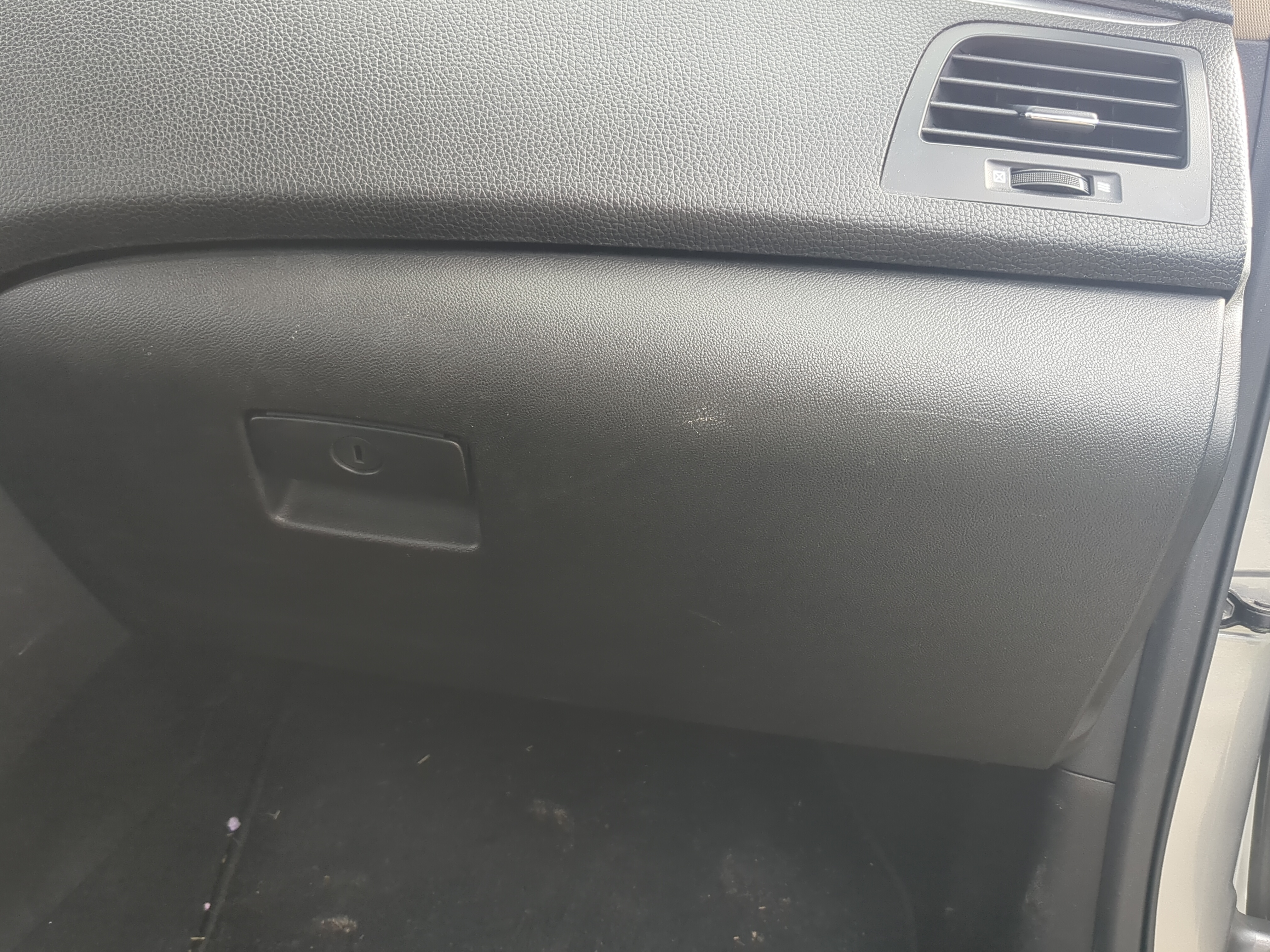 2010 Suzuki Kizashi Passenger Glove Box Door Storage Compartment 1189610 - Oemusedautoparts1.com