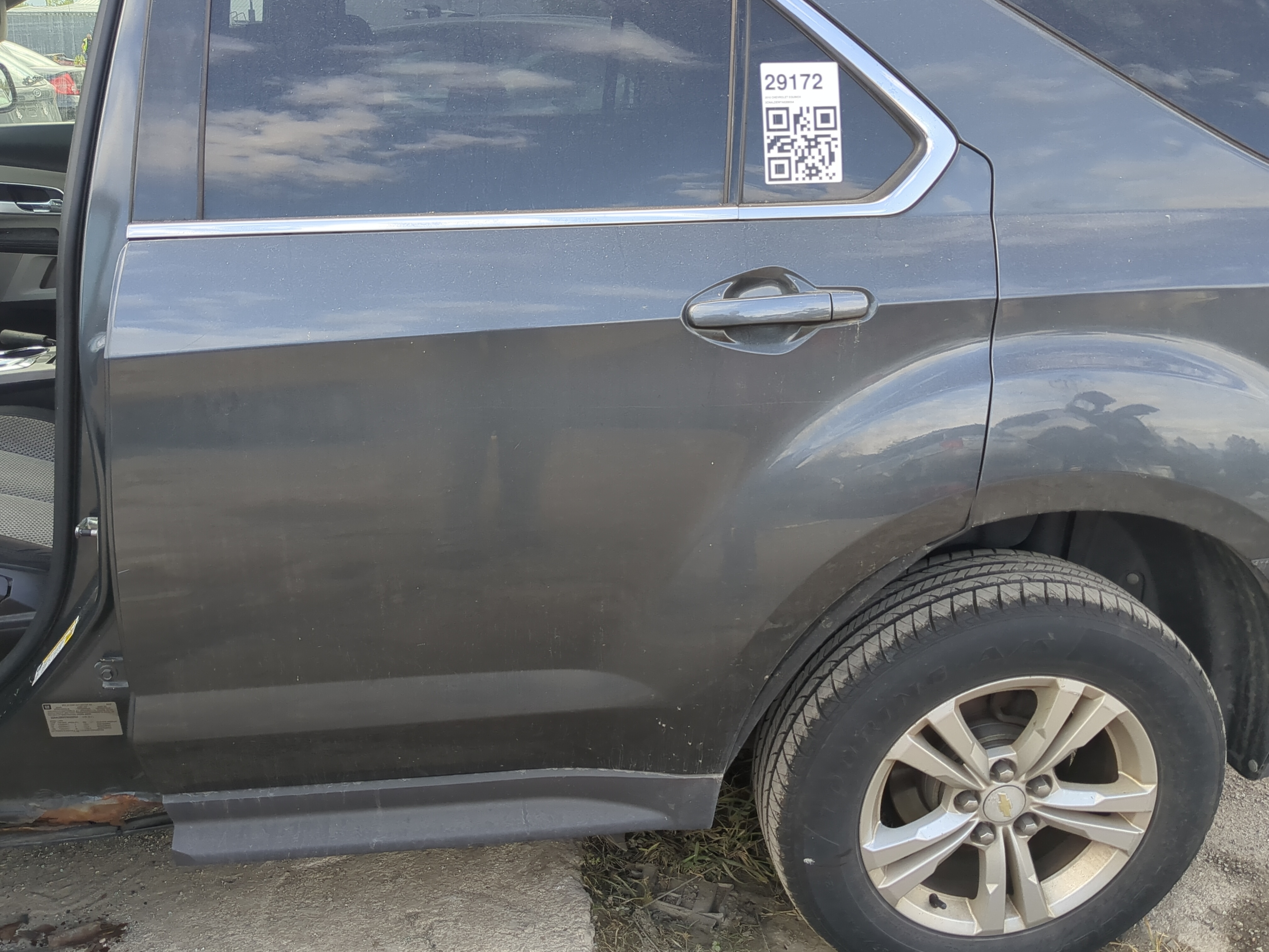 2010-2011 Chevrolet Equinox Driver Rear Door Oem 1189730 - Oemusedautoparts1.com