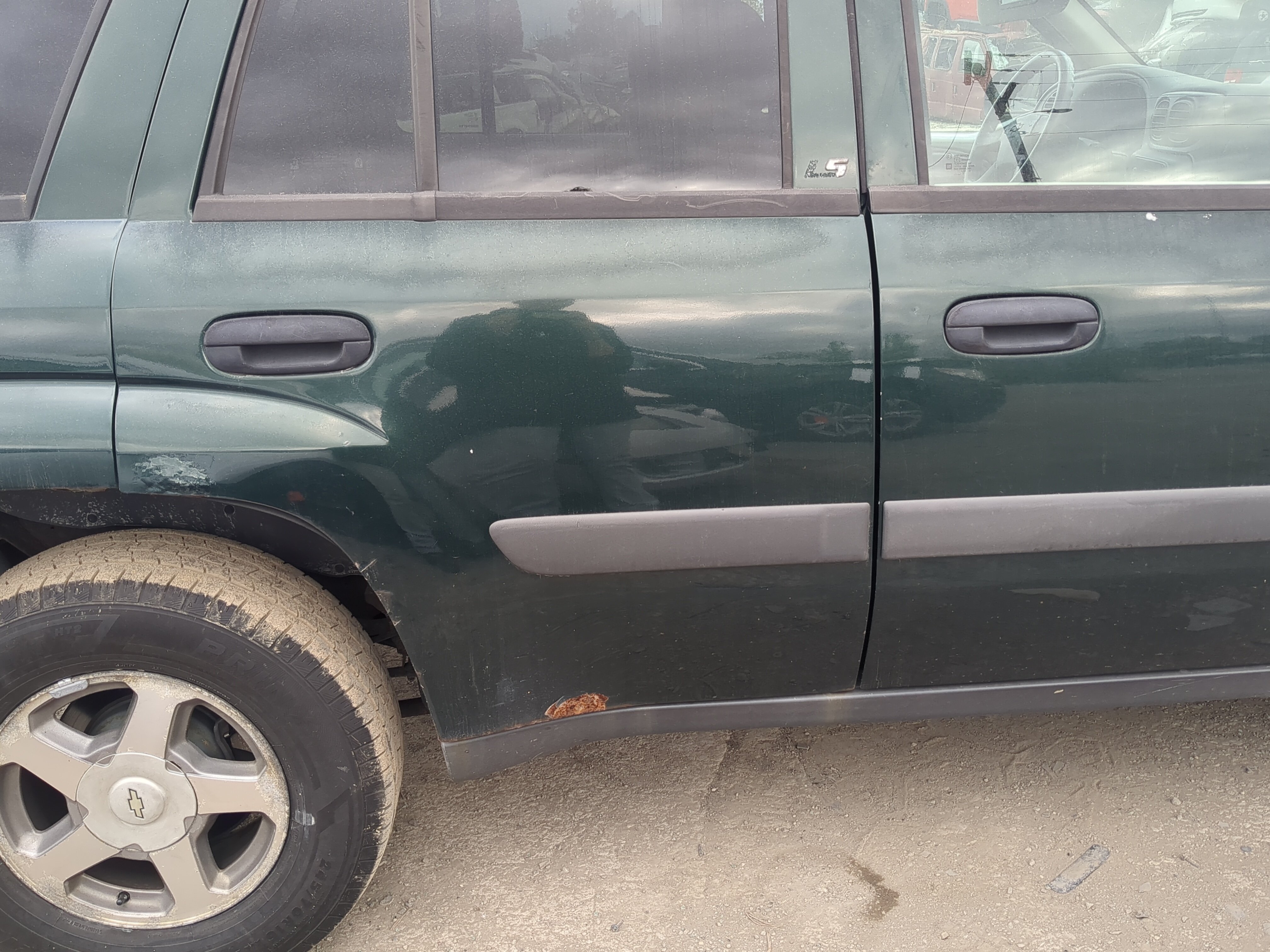 Picture of 2002-2004 Chevrolet Trailblazer Passenger Rear Door Oem 1190102