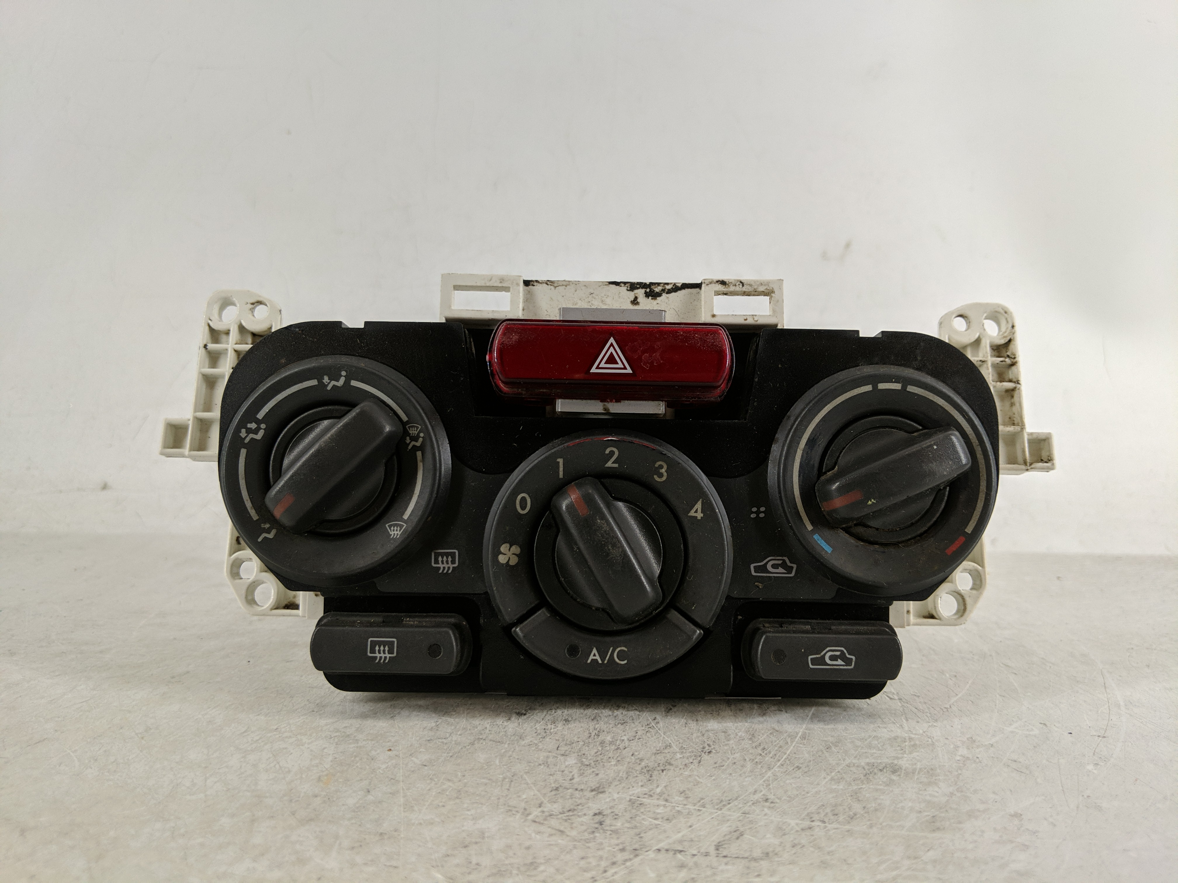 2011 Subaru Forester Ac Heater Climate Control 72311sc011 1190209 - Oemusedautoparts1.com