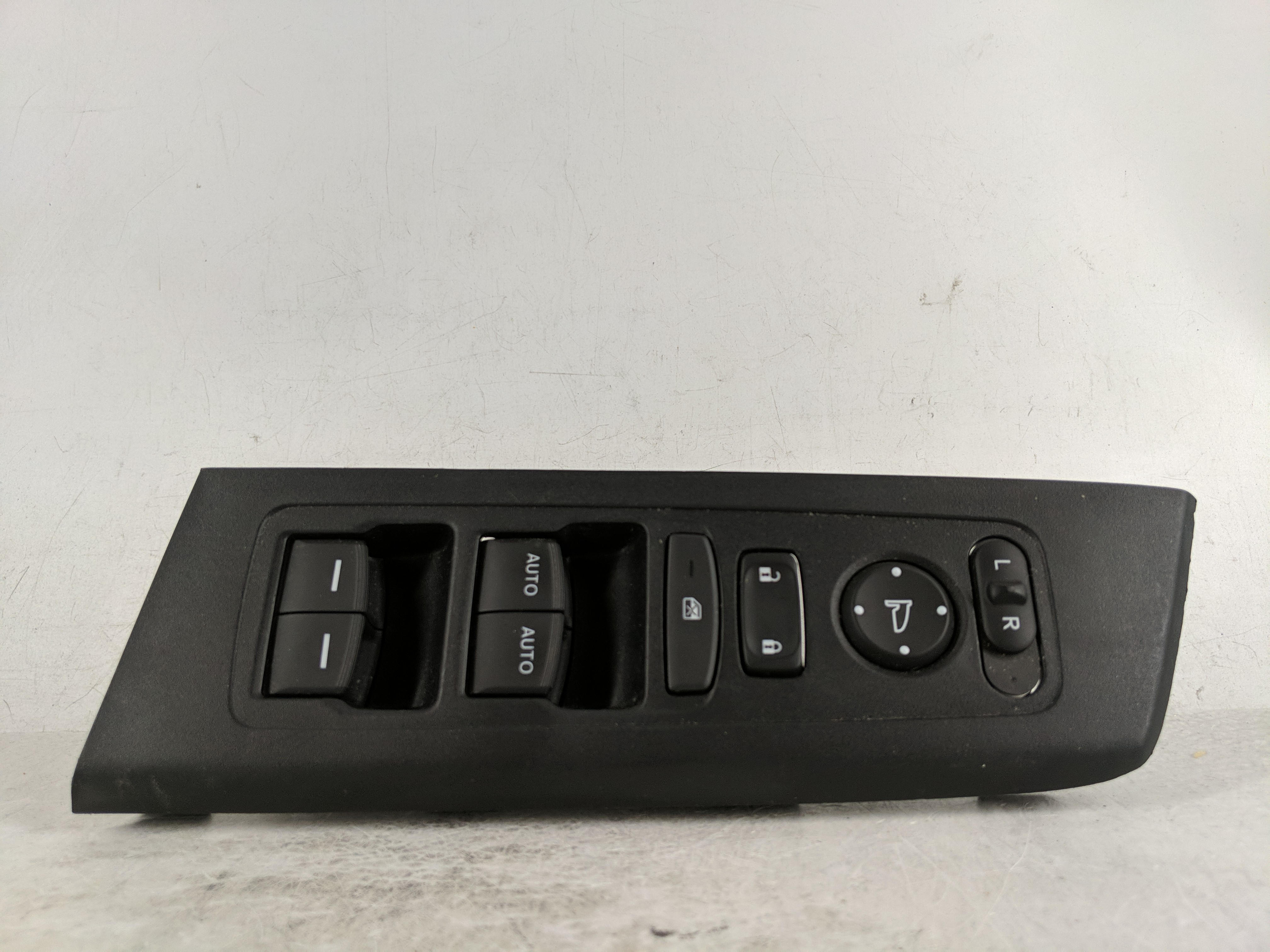 Picture of 2023 Honda Cr-v Driver Left Door Master Power Window Switch 1190269