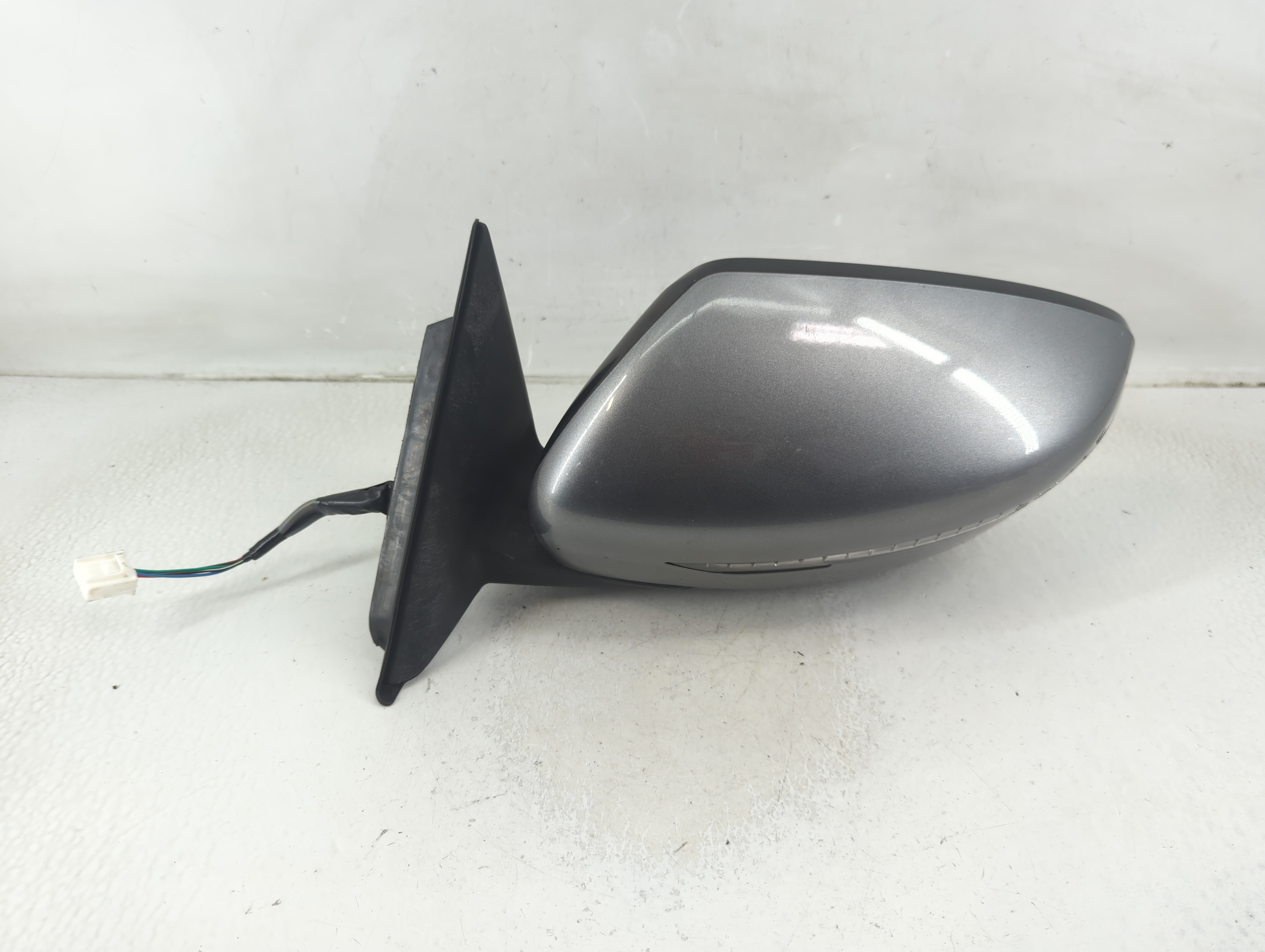 Picture of 2016-2017 Nissan Rogue Driver Left Side View Power Door Mirror Silver 1190310