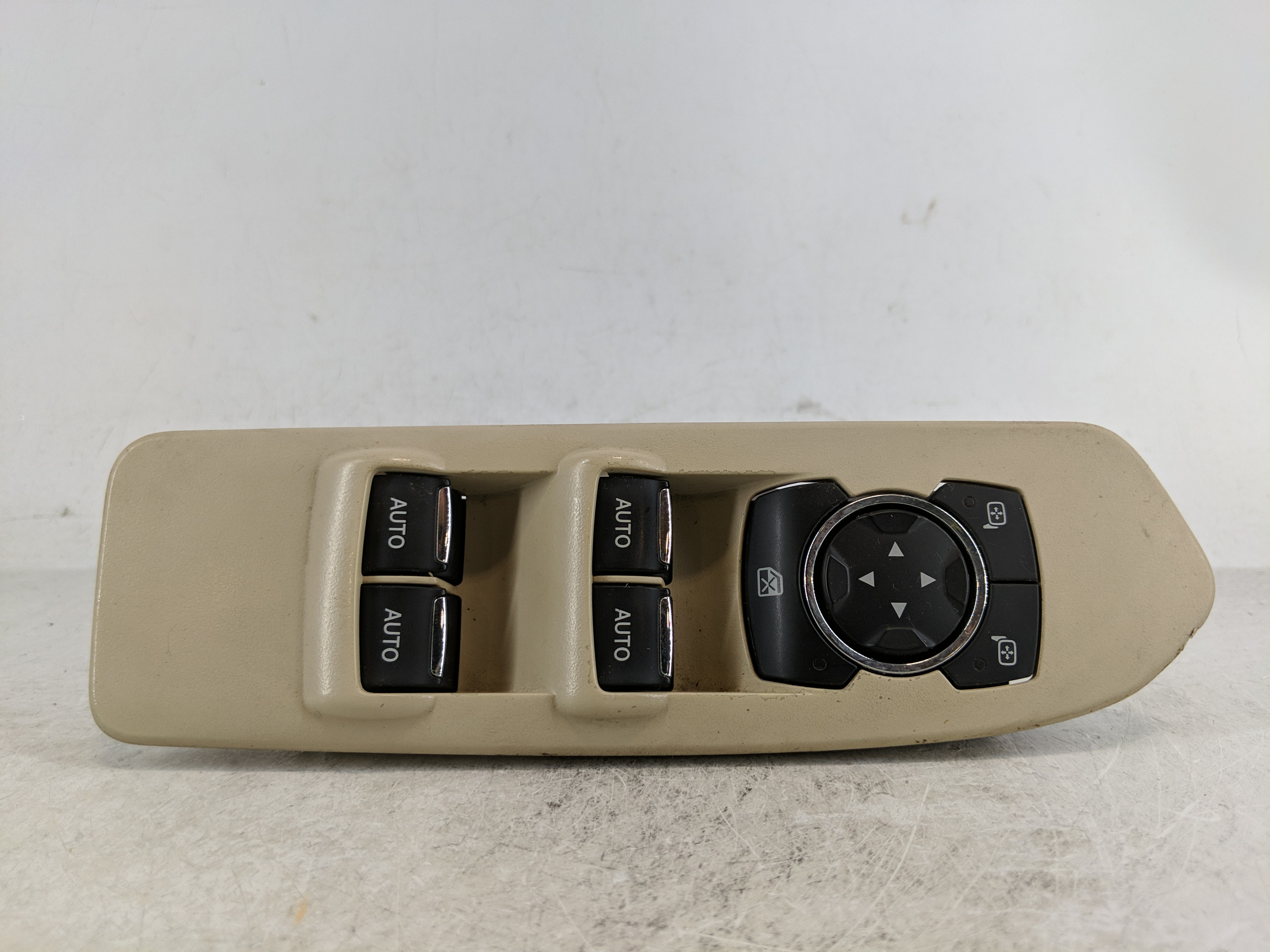 Picture of 2013-2019 Lincoln Mkt Driver Left Door Master Power Window Switch 1190417