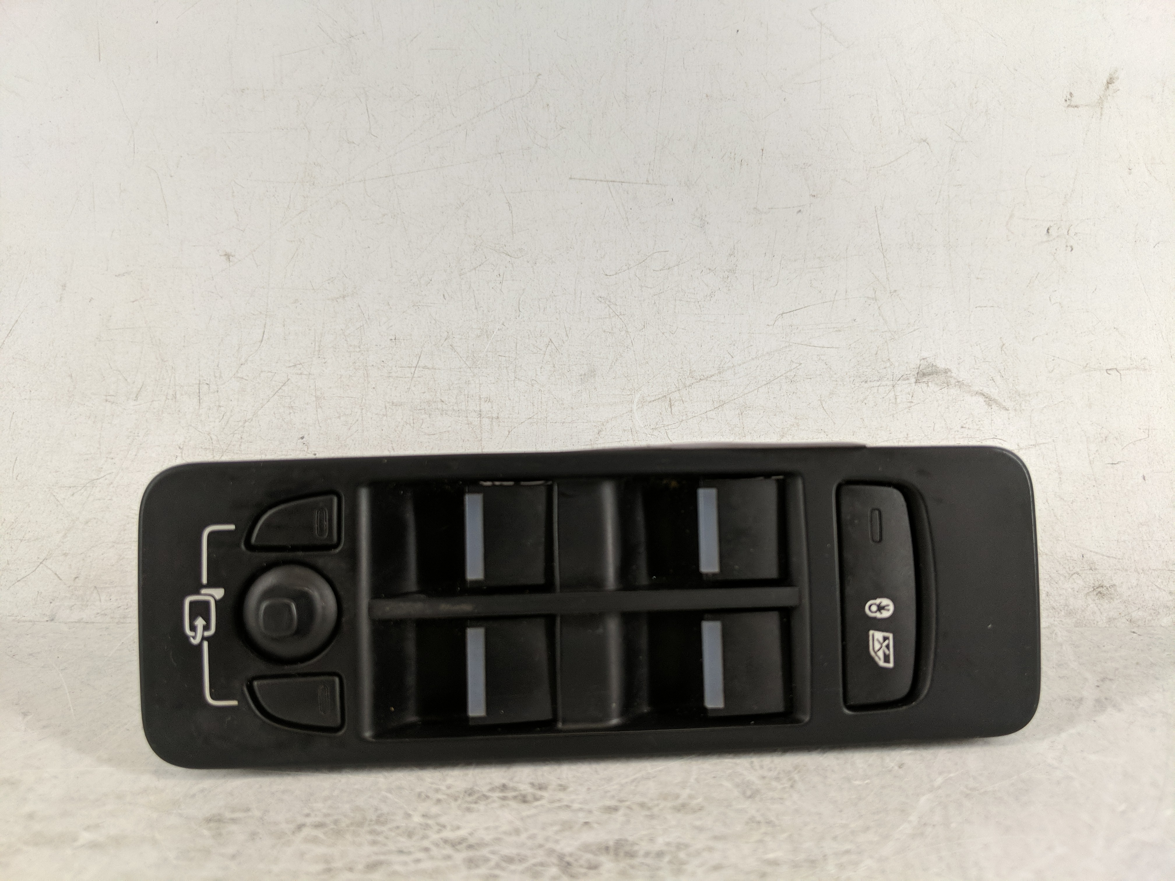 Picture of 2015 Land Rover Discovery Sport Driver Left Door Master Power Window Switch 1190529