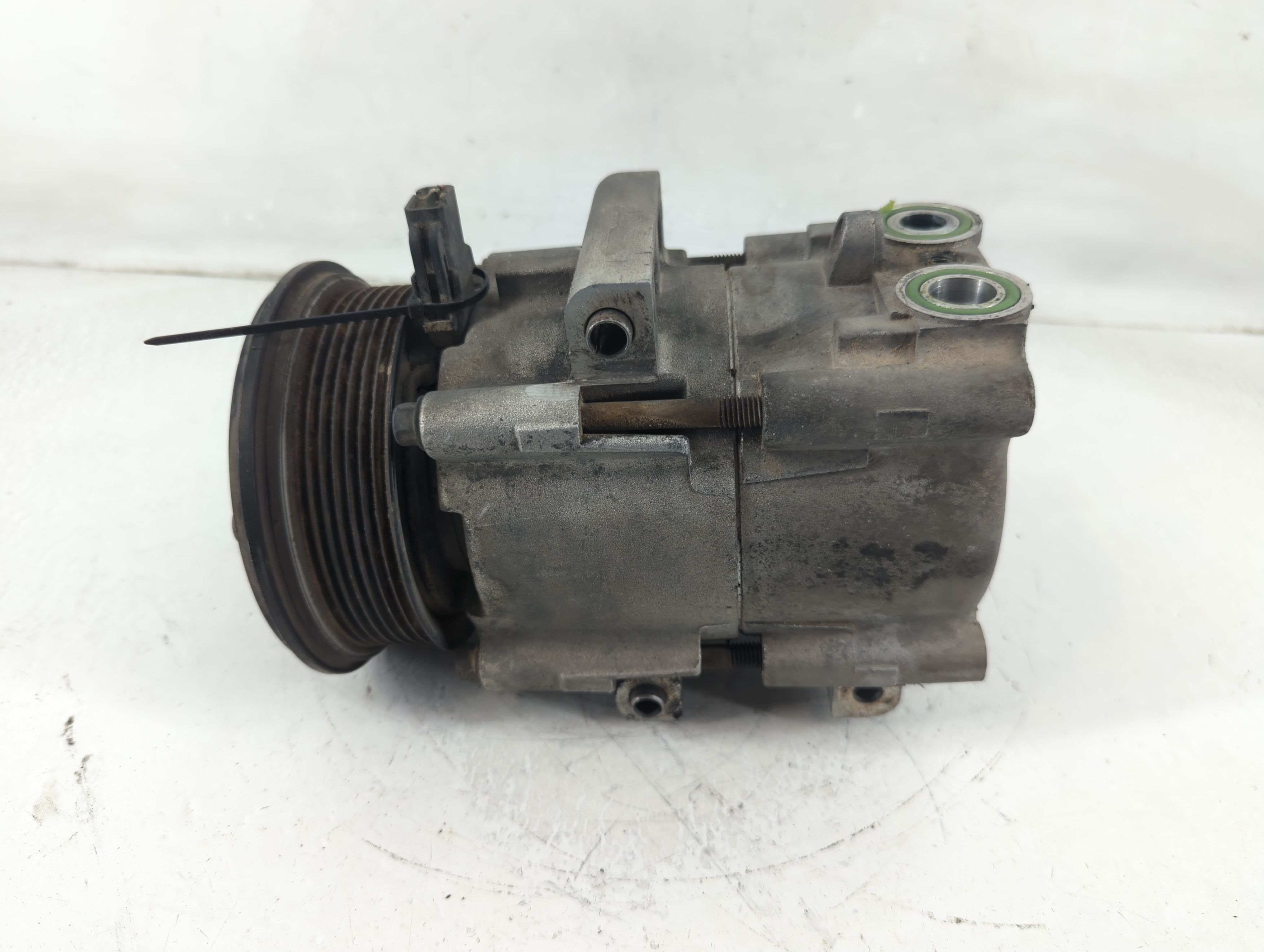 1997-2002 Ford Expedition Air Conditioning A/c Ac Compressor Oem 1190538 - Oemusedautoparts1.com