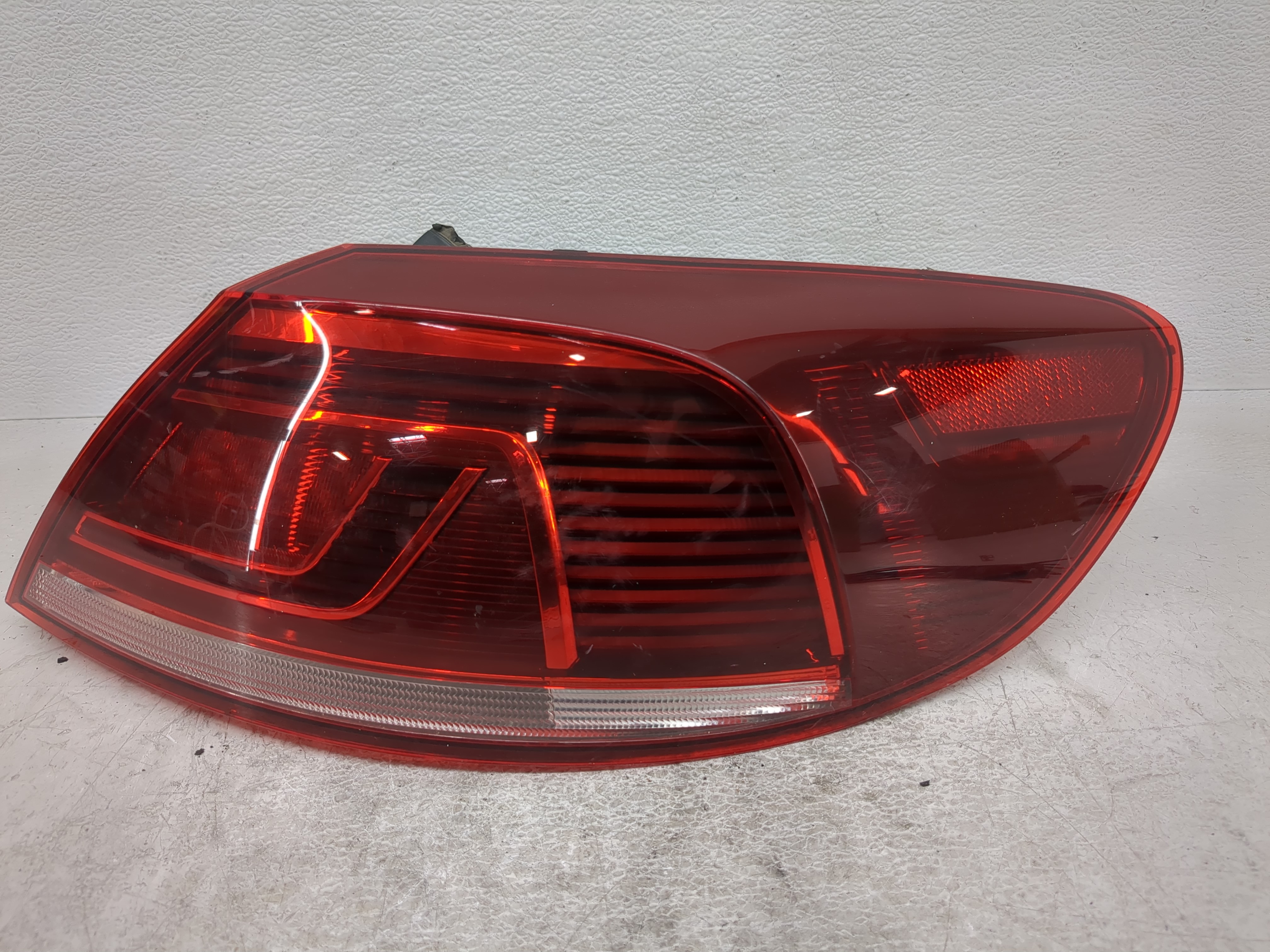 Picture of 2013-2017 Volkswagen Cc Driver Left Side Tail Light Taillight Oem 1190813