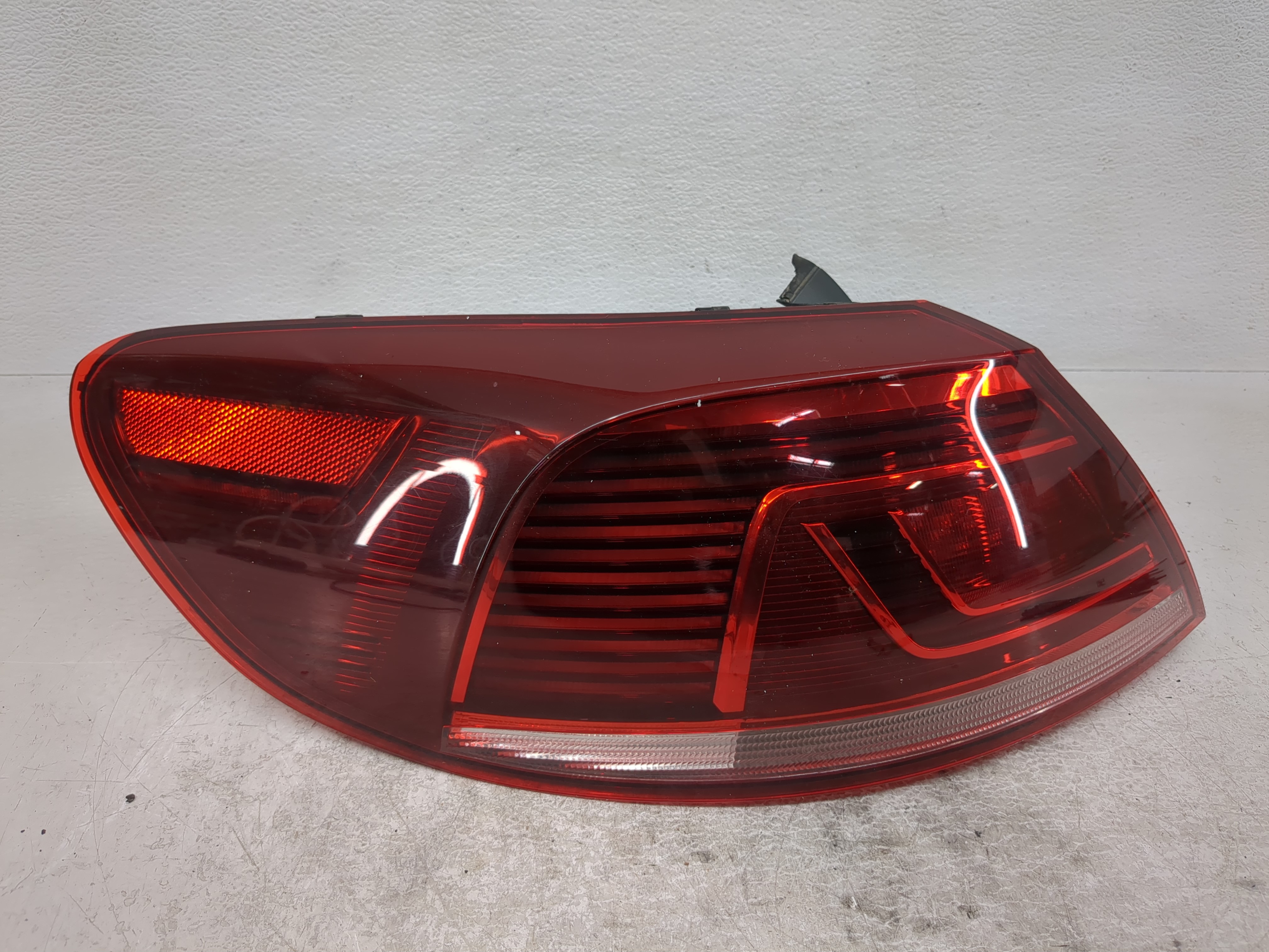 Picture of 2013-2017 Volkswagen Cc Driver Left Side Tail Light Taillight Oem 1190815