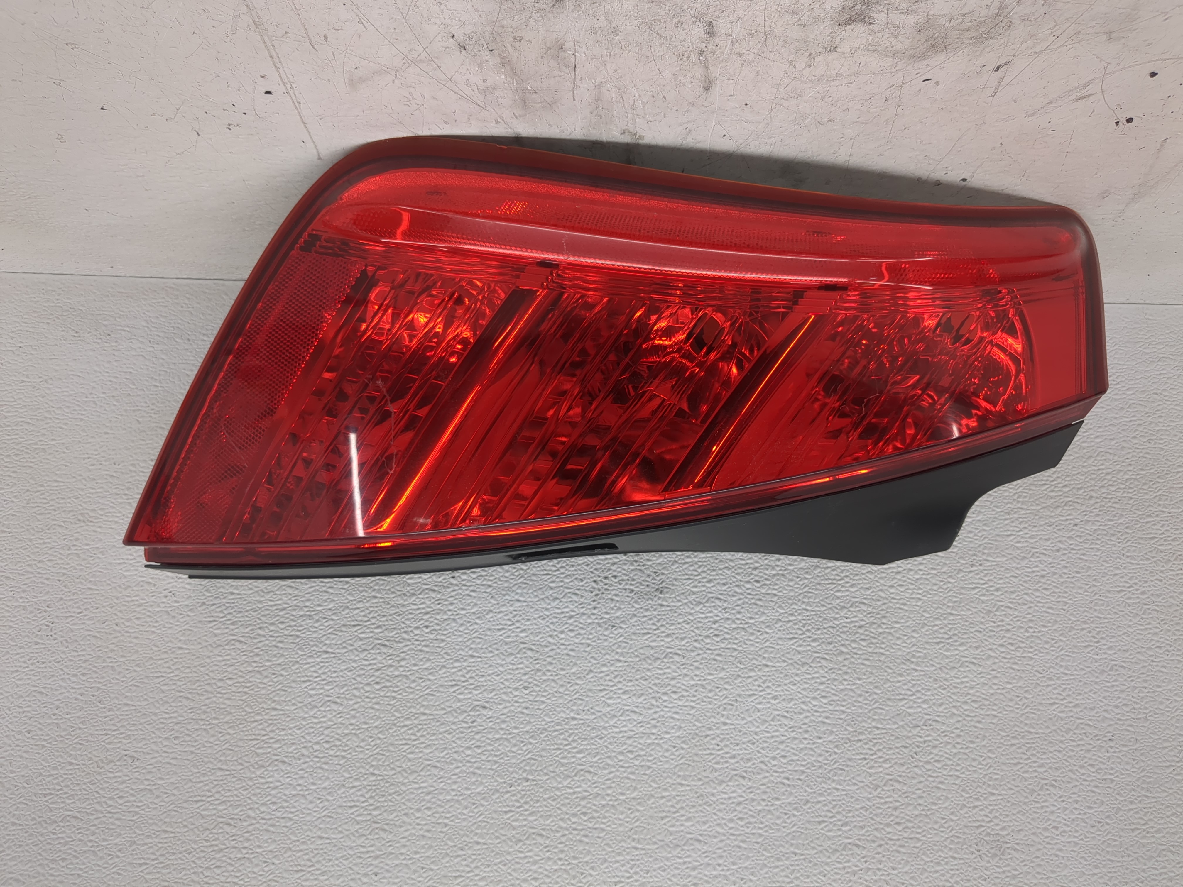 Picture of 2003-2005 Nissan Murano Driver Left Side Tail Light Taillight Oem 1190844