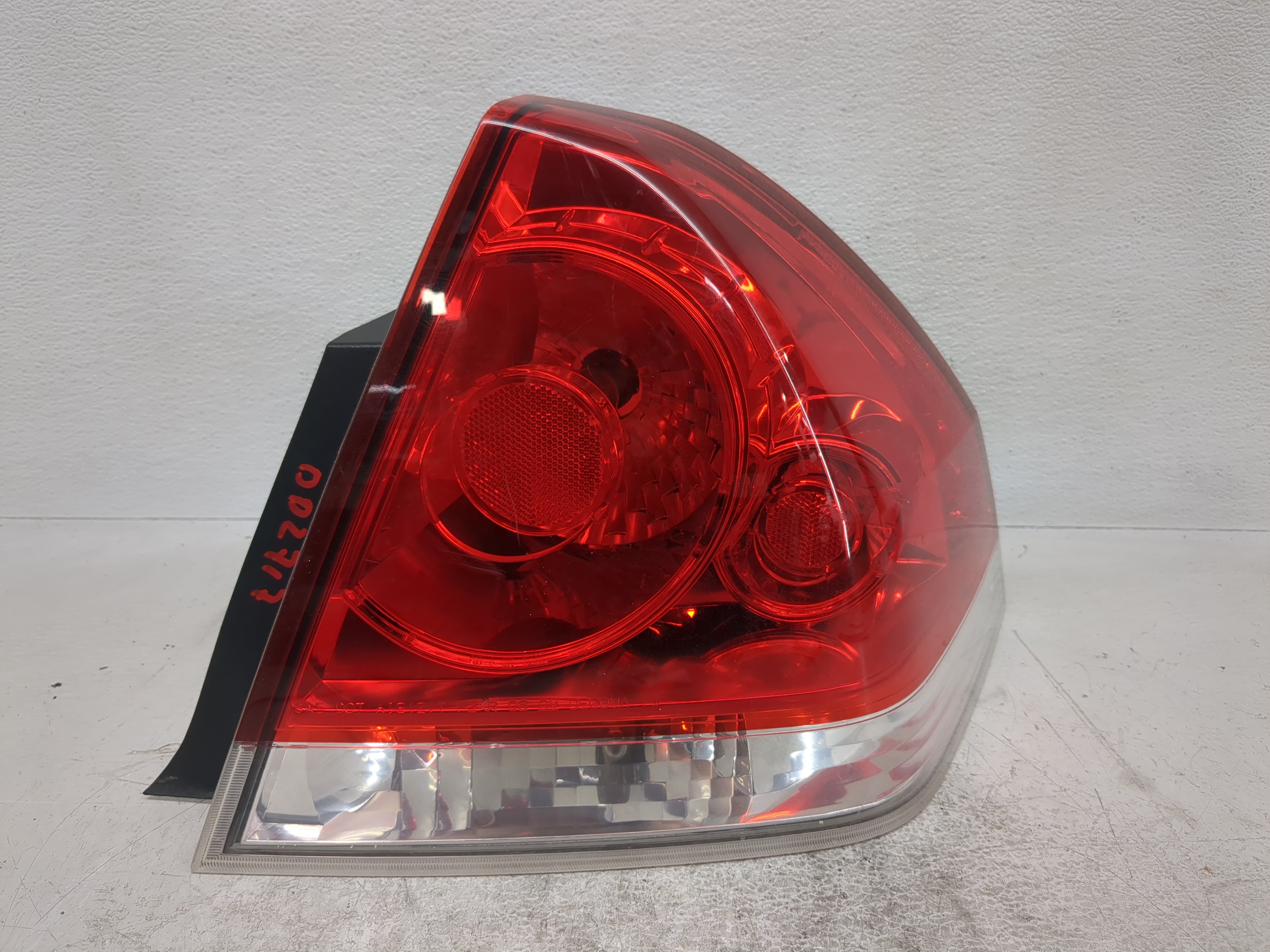 Picture of 2006-2016 Chevrolet Impala Passenger Right Side Tail Light Taillight Oem 1190845