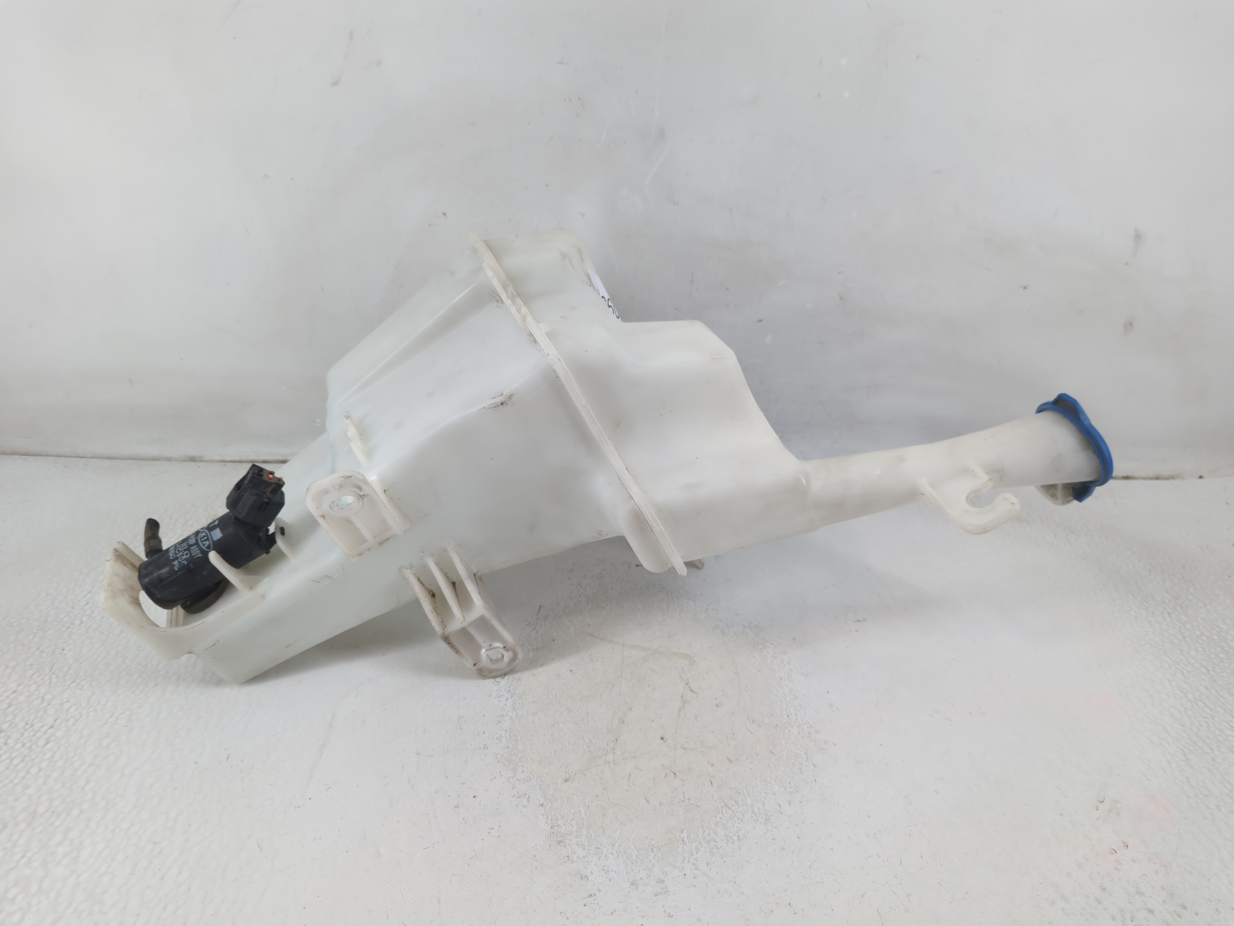 2012-2015 Kia Rio Windshield Washer Fluid Reservoir Bottle Oem 1191095 - Oemusedautoparts1.com