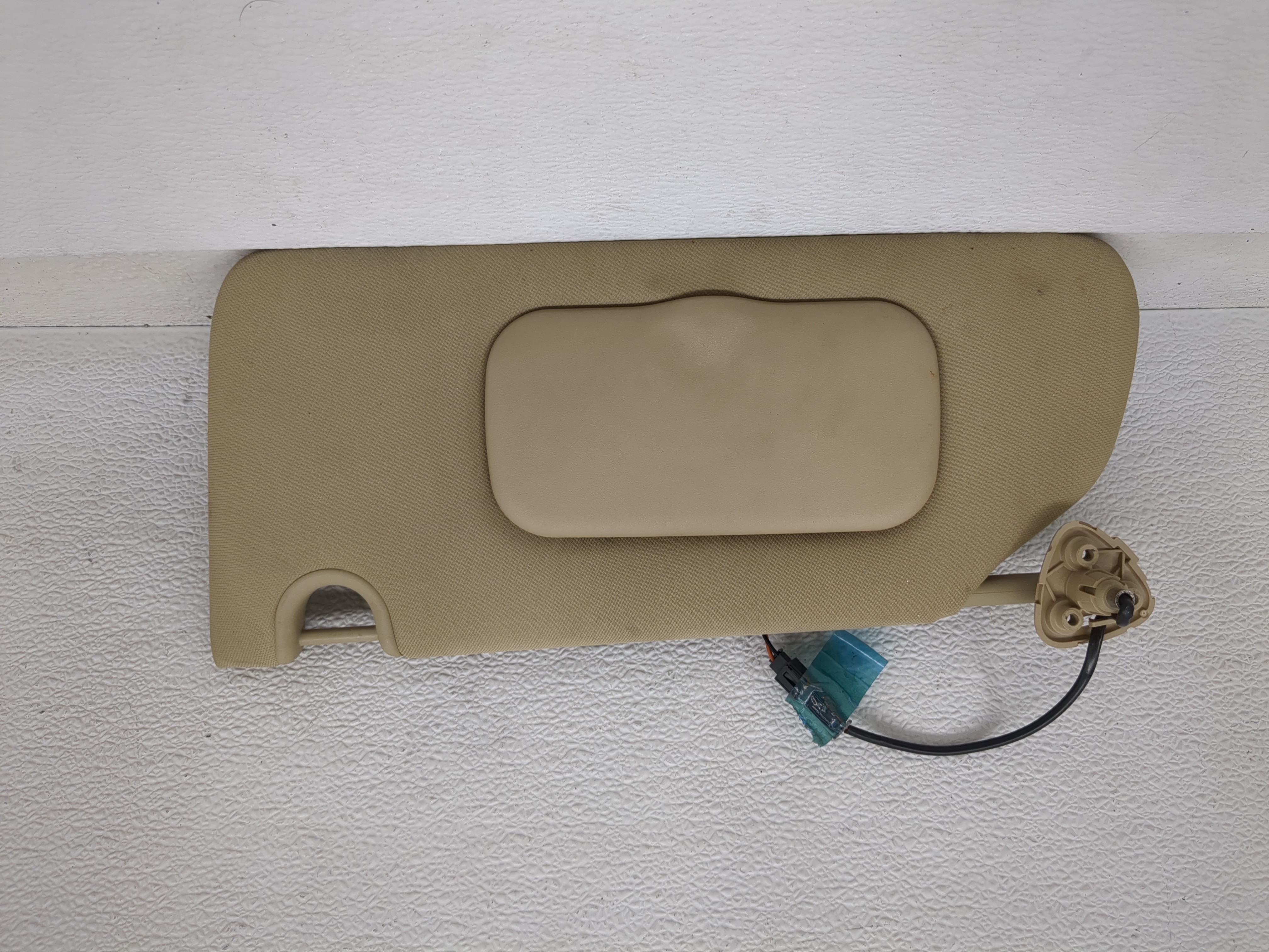 2006-2011 Buick Lucerne Driver Sun Visor Mirror Left Sunvisor Beige 1191767 - Oemusedautoparts1.com