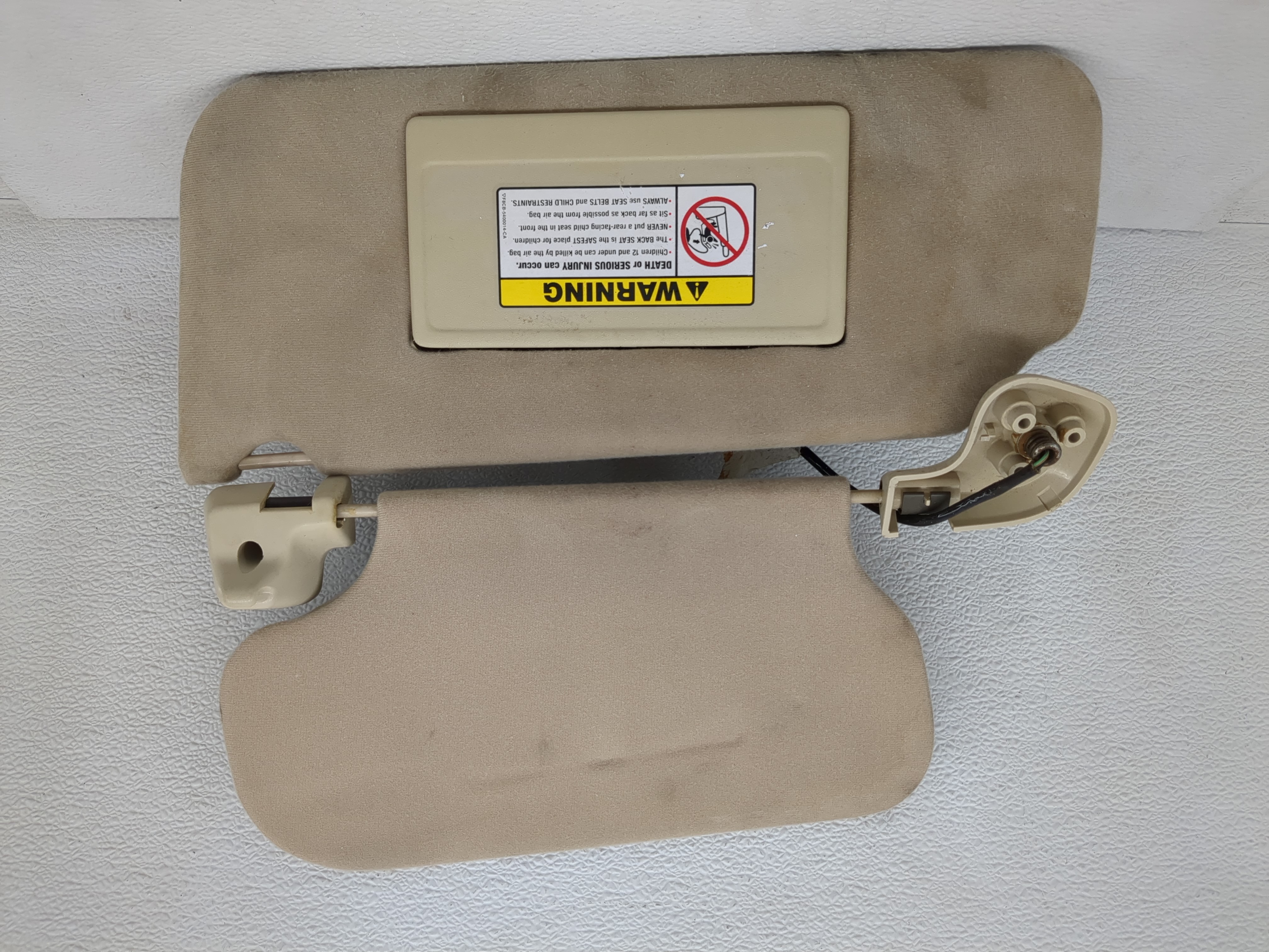 2003-2005 Ford Expedition Driver Sun Visor Mirror Left Sunvisor Beige 1191768 - Oemusedautoparts1.com