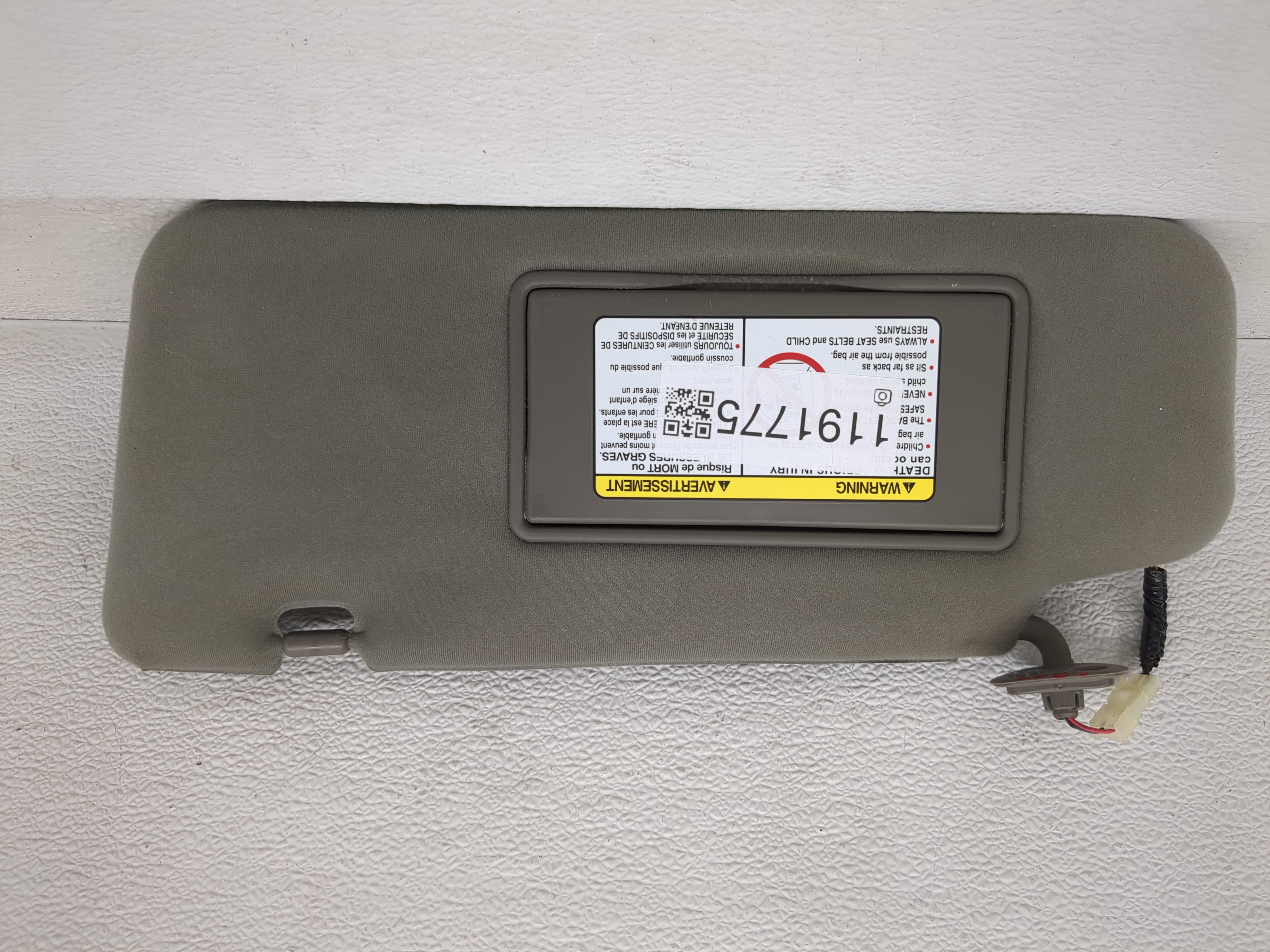 2003-2005 Nissan Murano Driver Sun Visor Mirror Left Sunvisor Dark Gray 1191775 - Oemusedautoparts1.com
