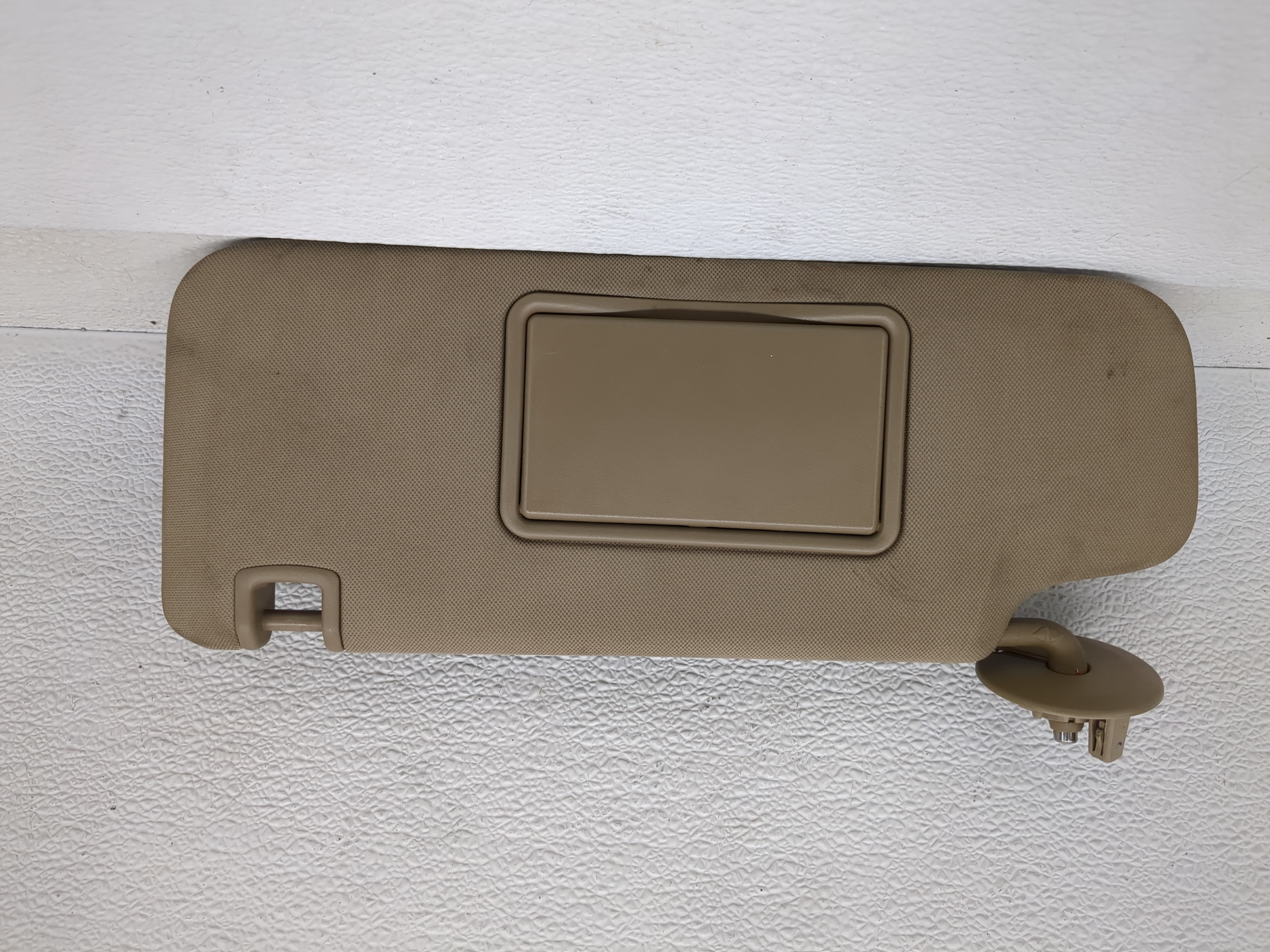 2004-2012 Chevrolet Malibu Driver Sun Visor Mirror Left Sunvisor Beige 1191777 - Oemusedautoparts1.com
