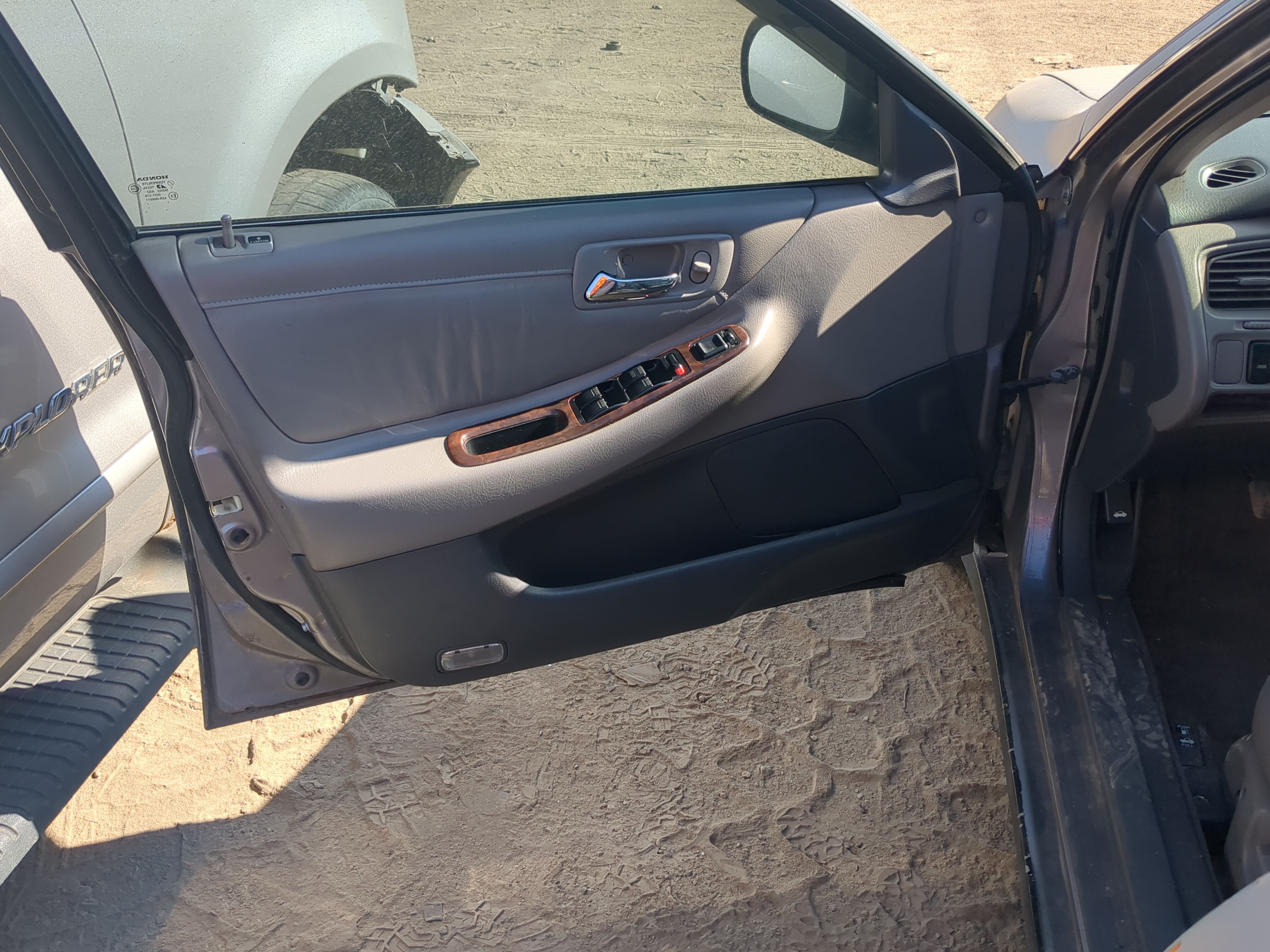 Picture of 2000 Honda Accord Front Left Driver Interior Door Panel Trim 1191930