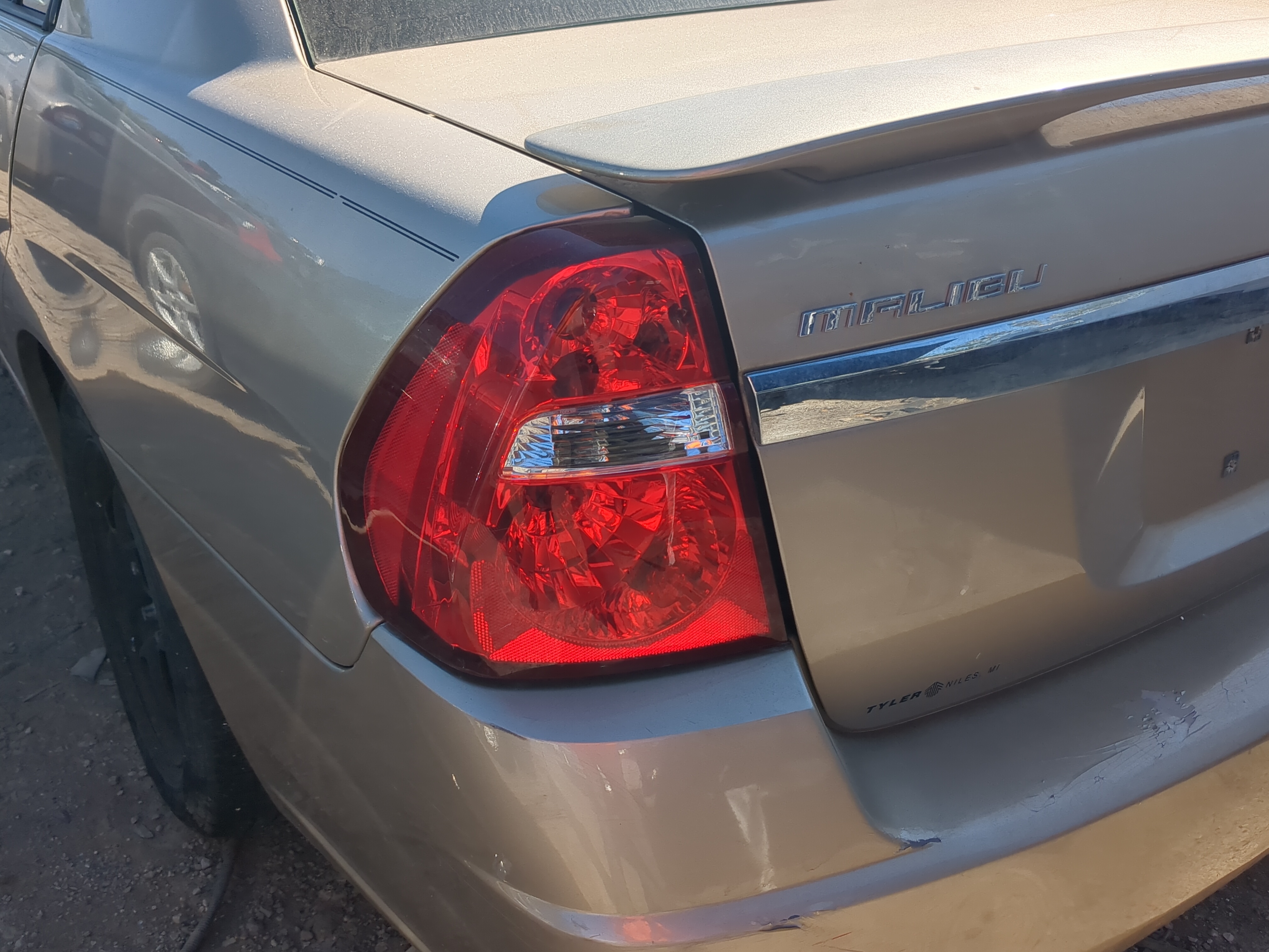 Picture of 2004-2008 Chevrolet Malibu Driver Left Side Tail Light Taillight Oem 1192072