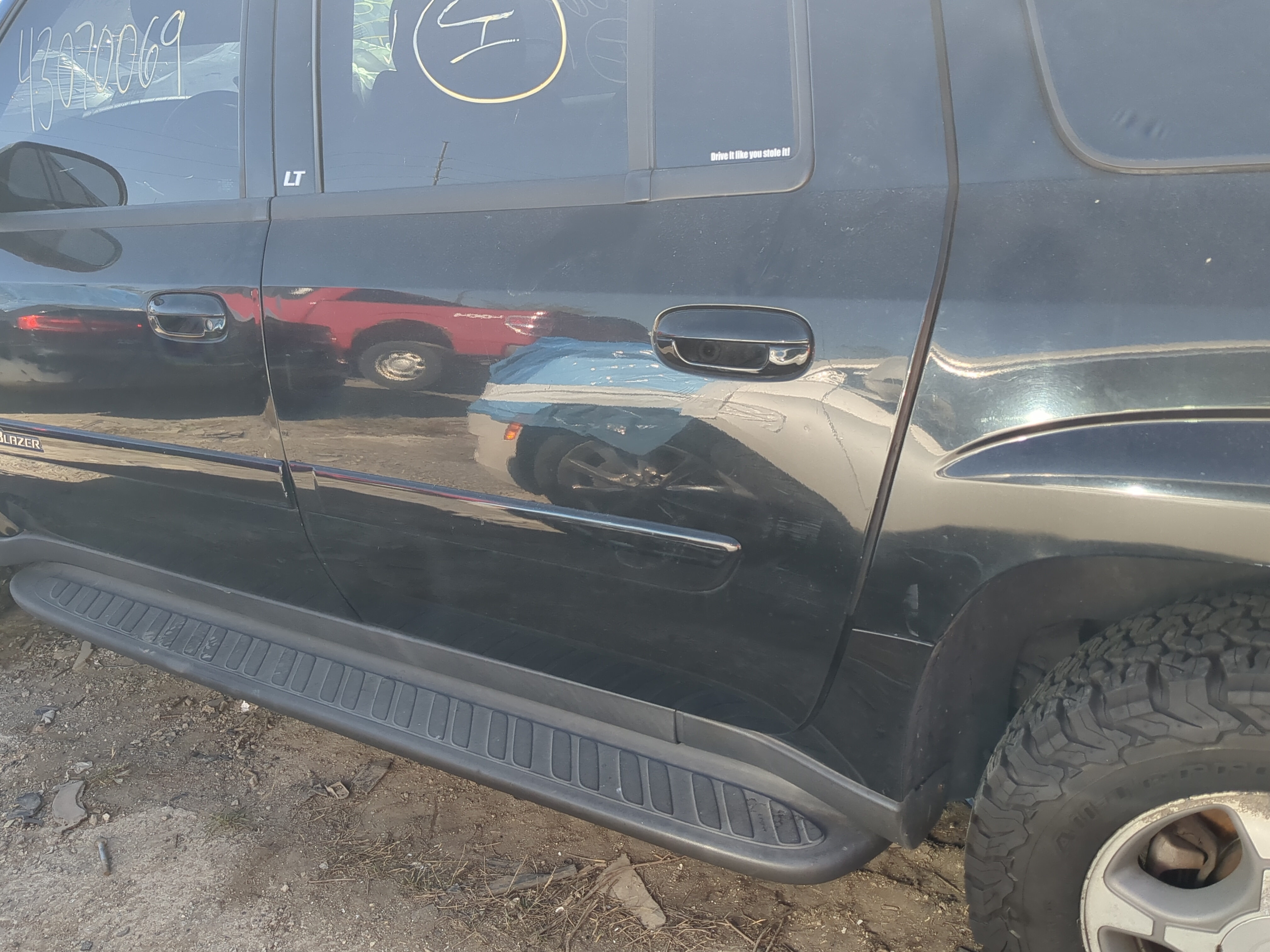 2002-2004 Chevrolet Trailblazer Ext Driver Rear Door Oem 1192176 - Oemusedautoparts1.com