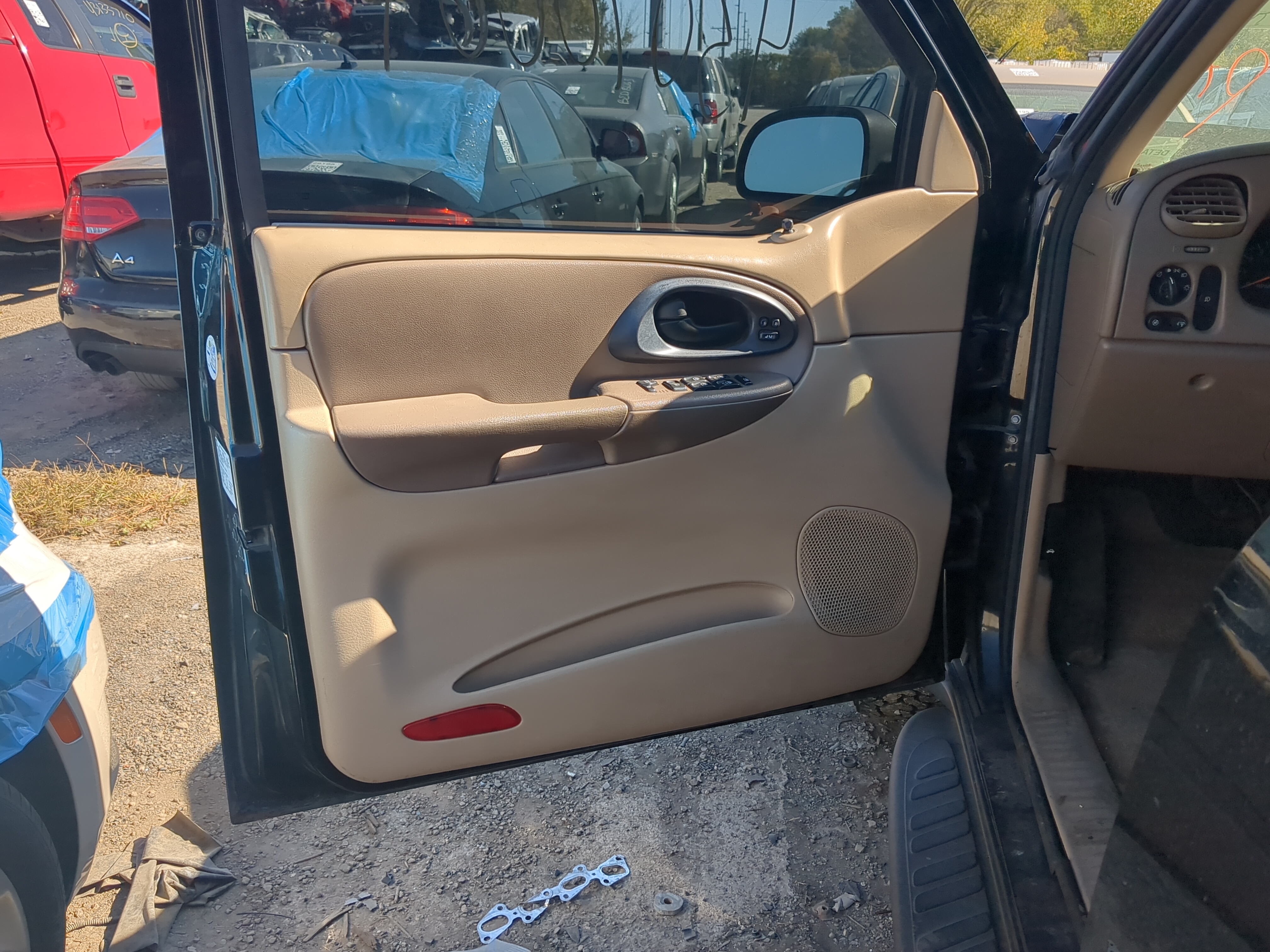 Picture of Door Panels 2004 CHEVROLET TRAILBLAZER EXT