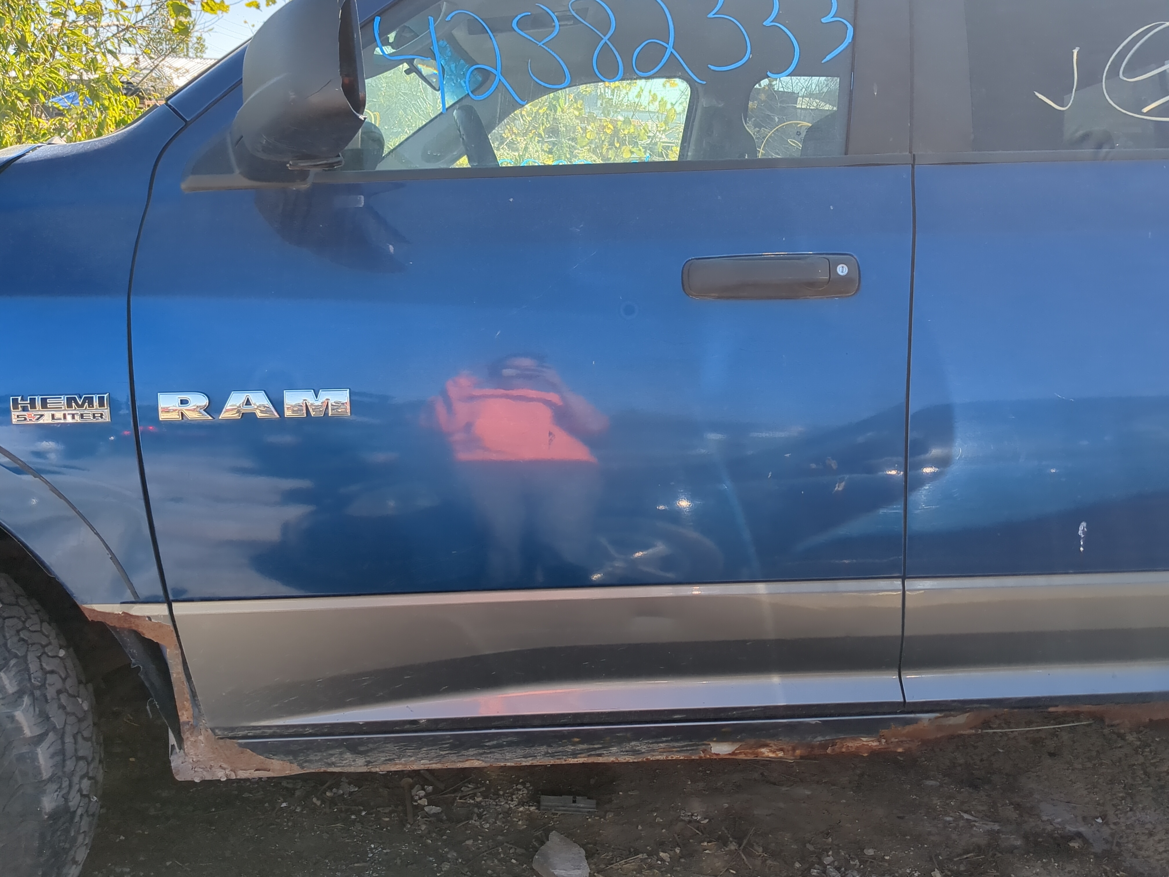 Dodge Ram 1500 Driver Front Door Oem 1192354 - Oemusedautoparts1.com