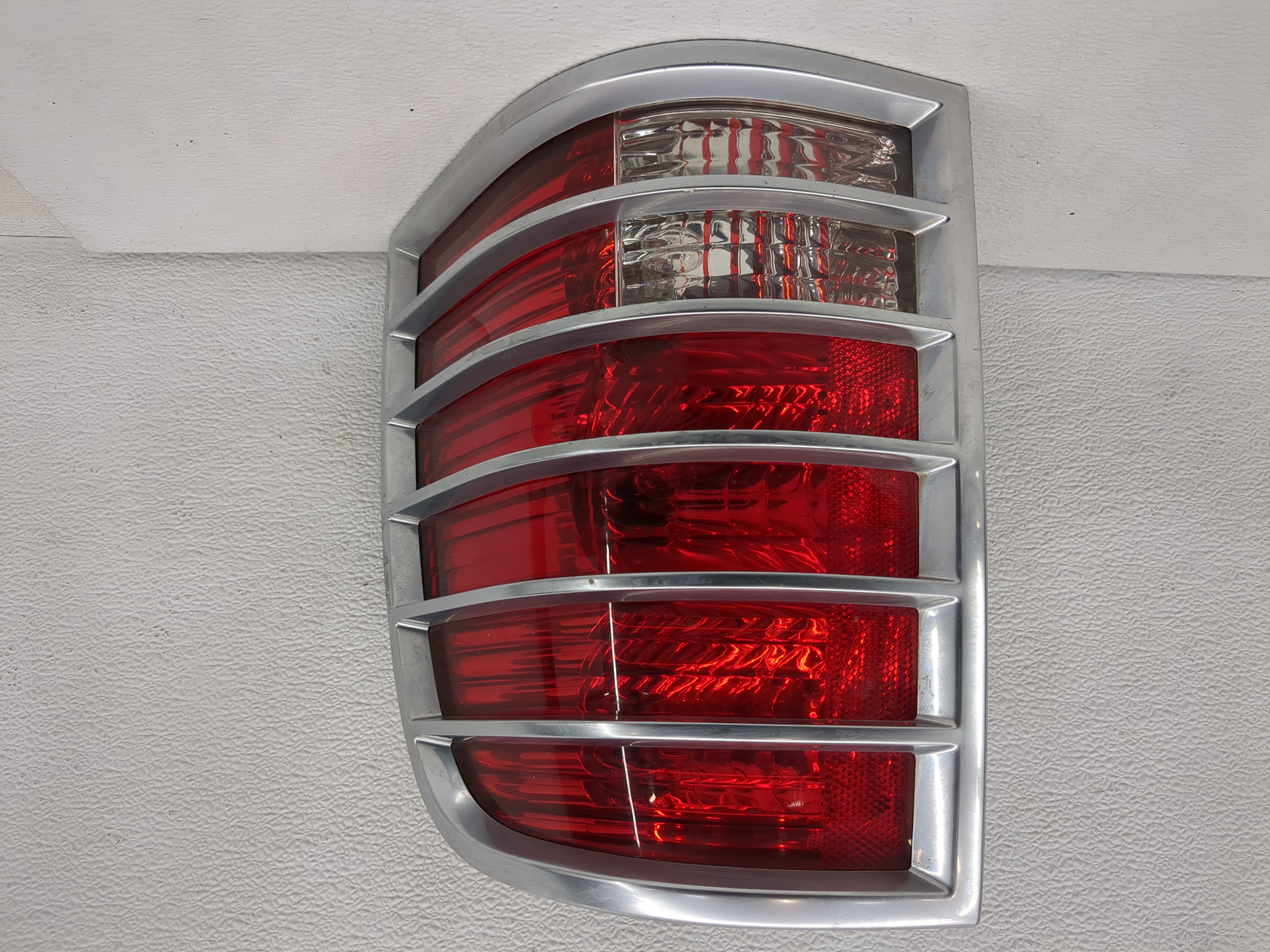 2002-2005 Mercury Mountaineer Driver Left Side Tail Light Taillight Oem 1192438 - Oemusedautoparts1.com