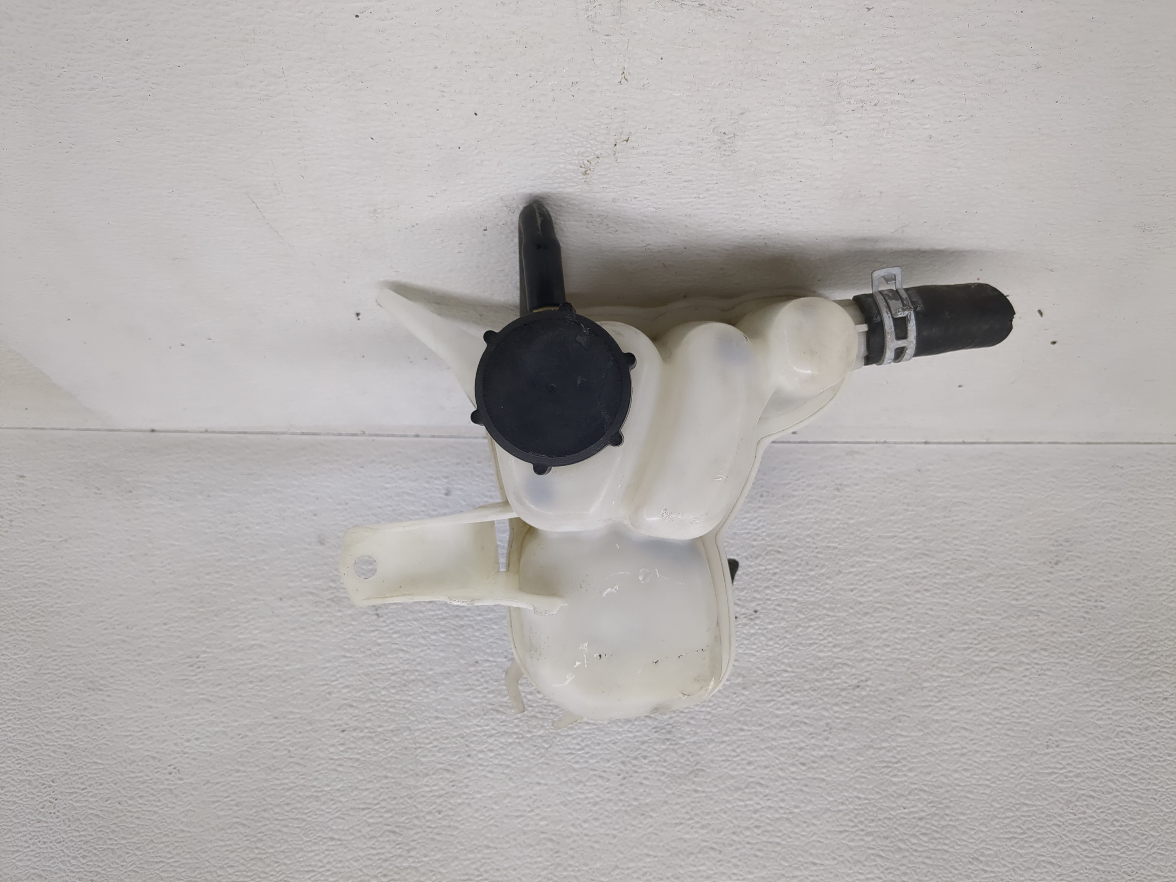 2001-2007 Ford Escape Windshield Washer Fluid Reservoir Bottle Oem 1192439 - Oemusedautoparts1.com