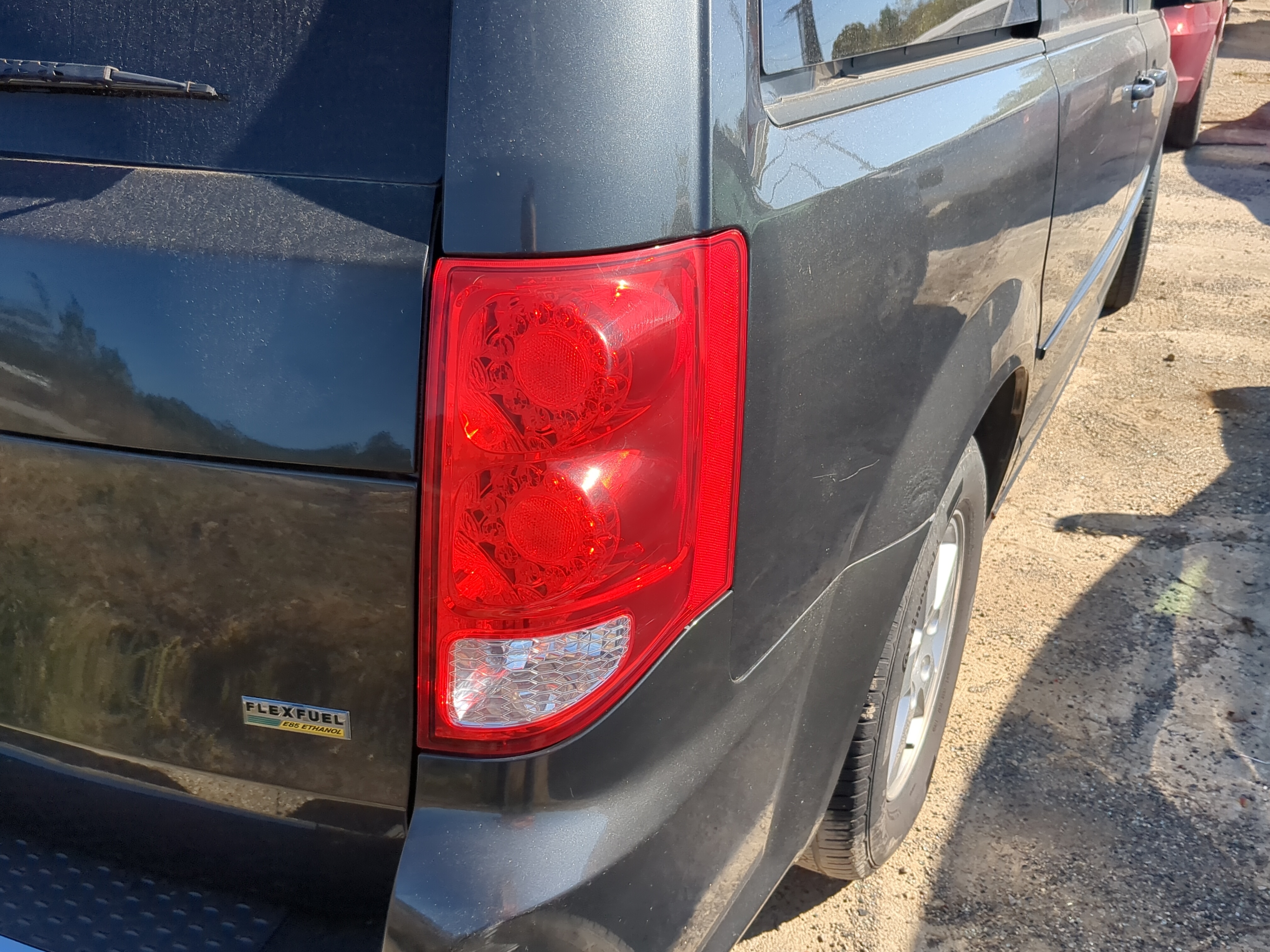 Picture of 2011 Dodge Grand Caravan Passenger Right Side Tail Light Taillight Oem 1192501