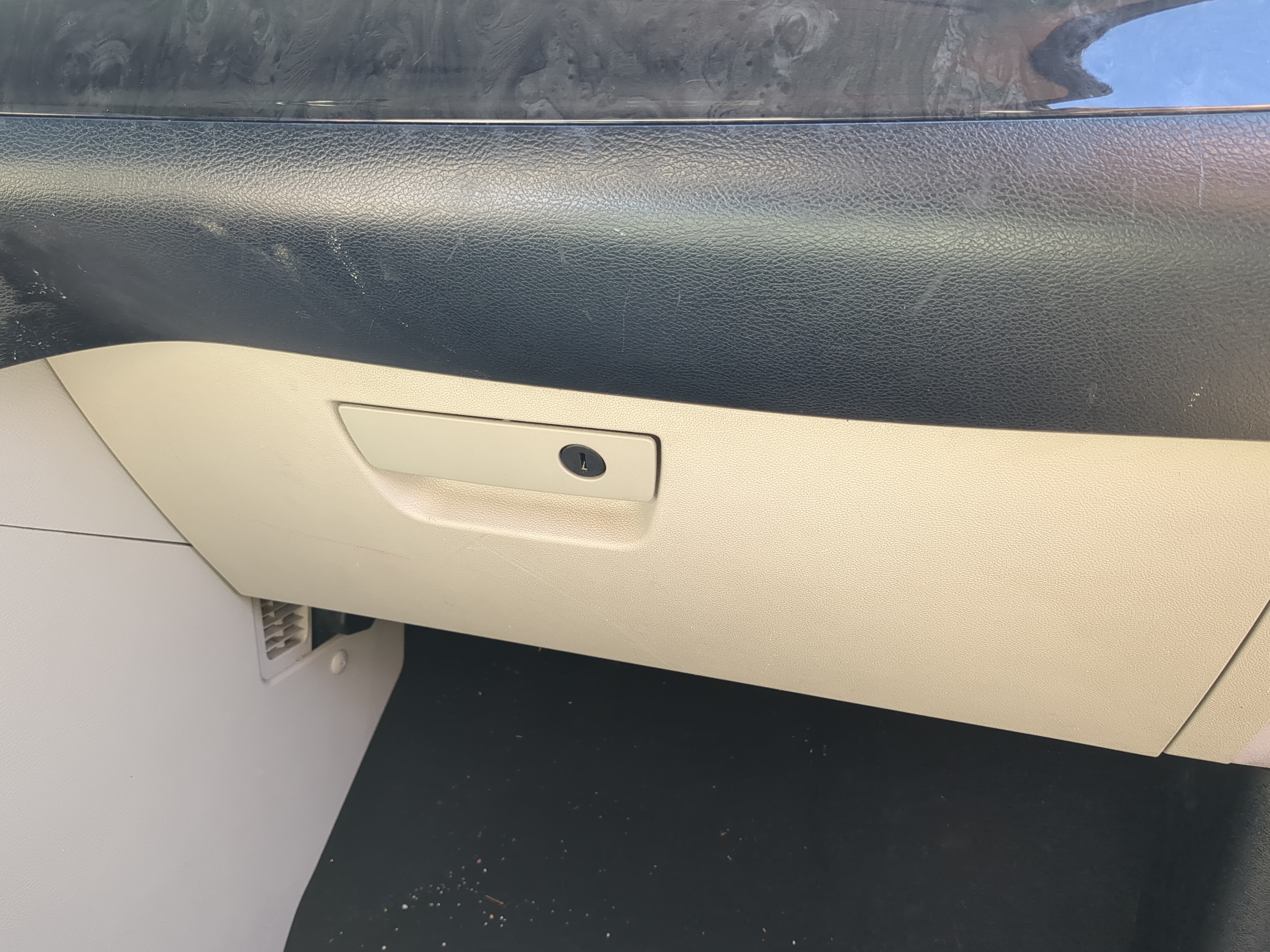 2012 Dodge Grand Caravan Passenger Glove Box Door Storage Compartment 1192598 - Oemusedautoparts1.com
