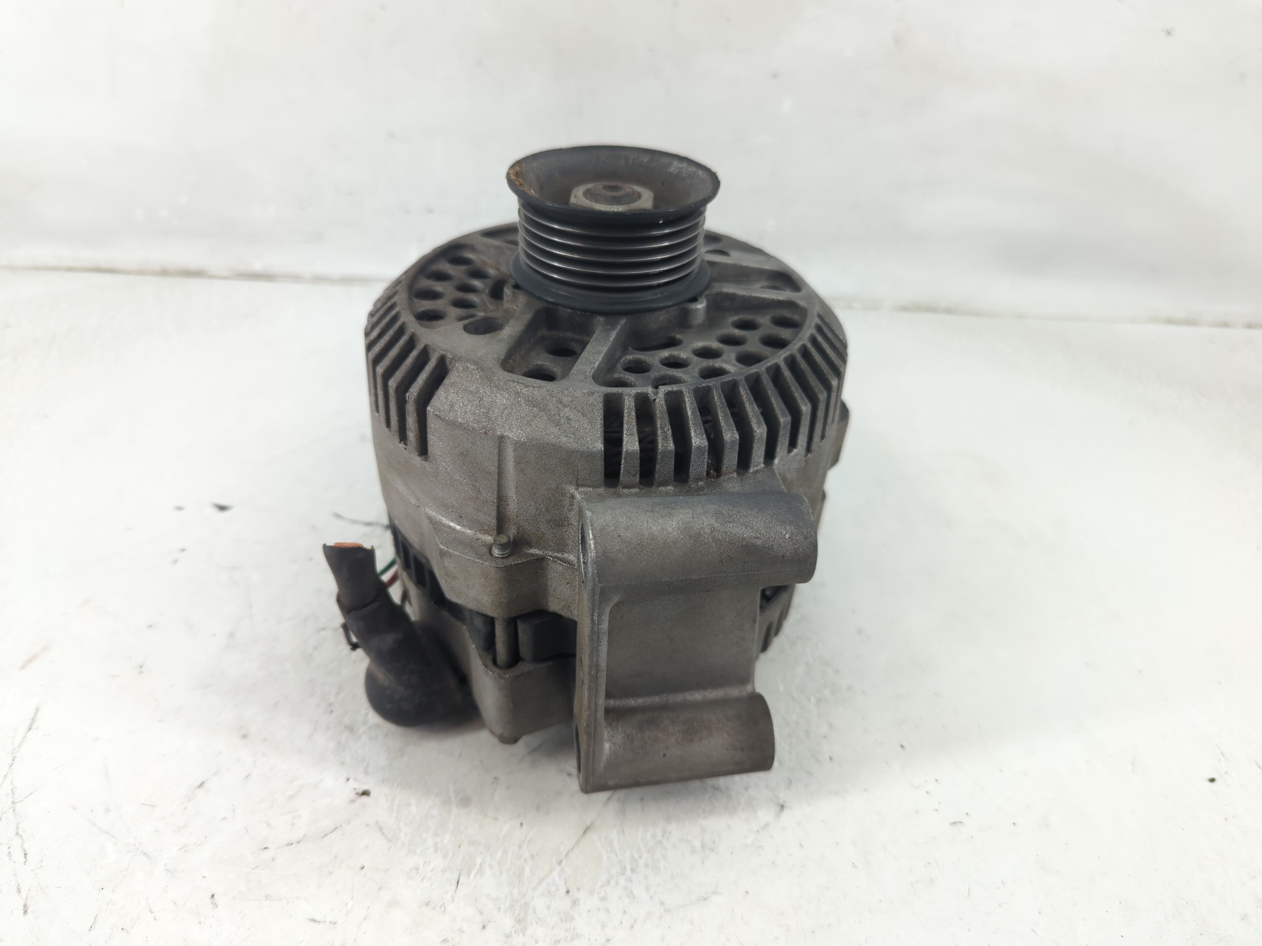 2004 Ford Explorer Alternator Generator Charging Assembly Engine Oem 1192620 - Oemusedautoparts1.com