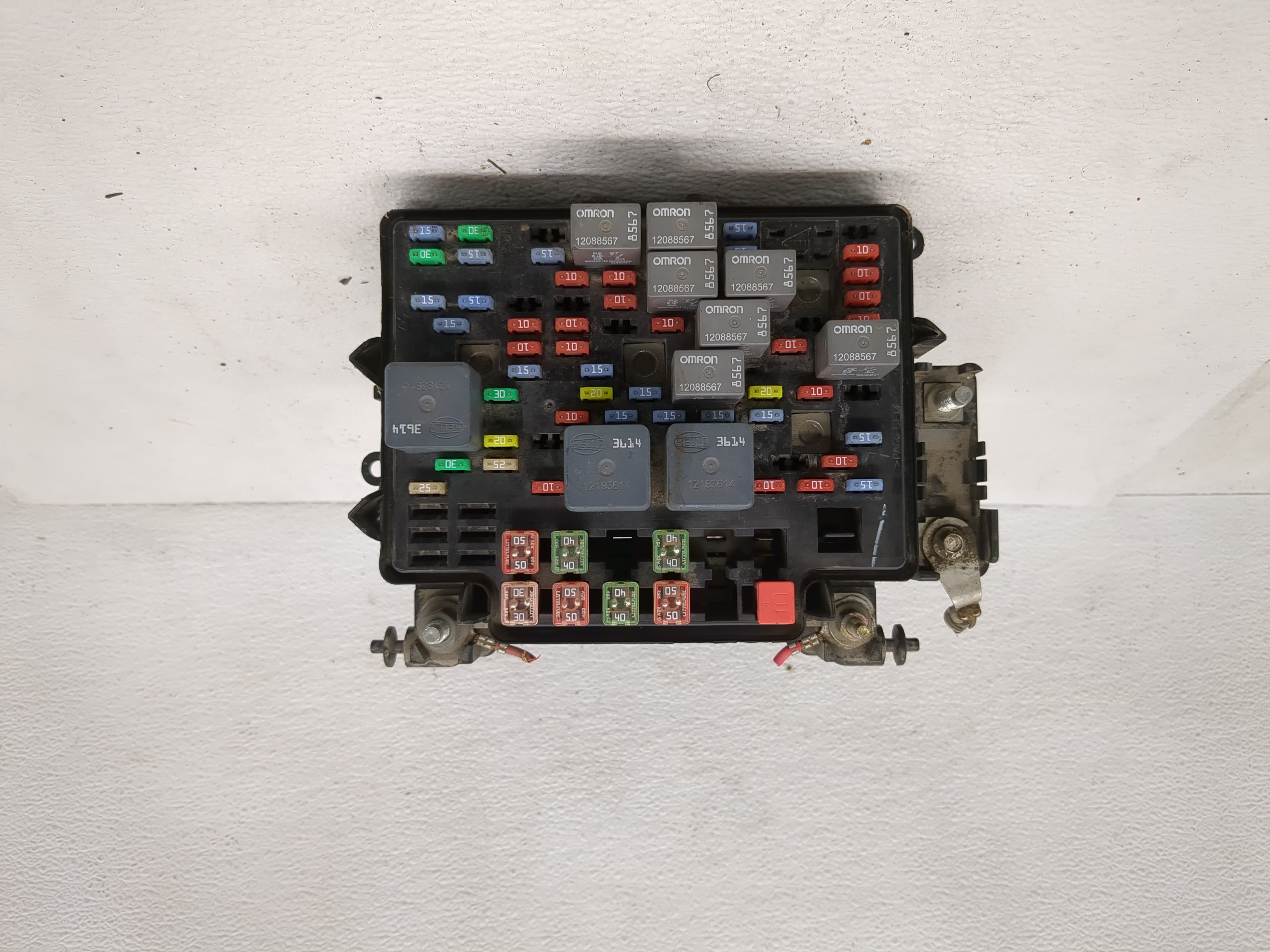 2003-2006 Gmc Yukon Fusebox Fuse Box Relay Module 15177117-01 1192944 - Oemusedautoparts1.com