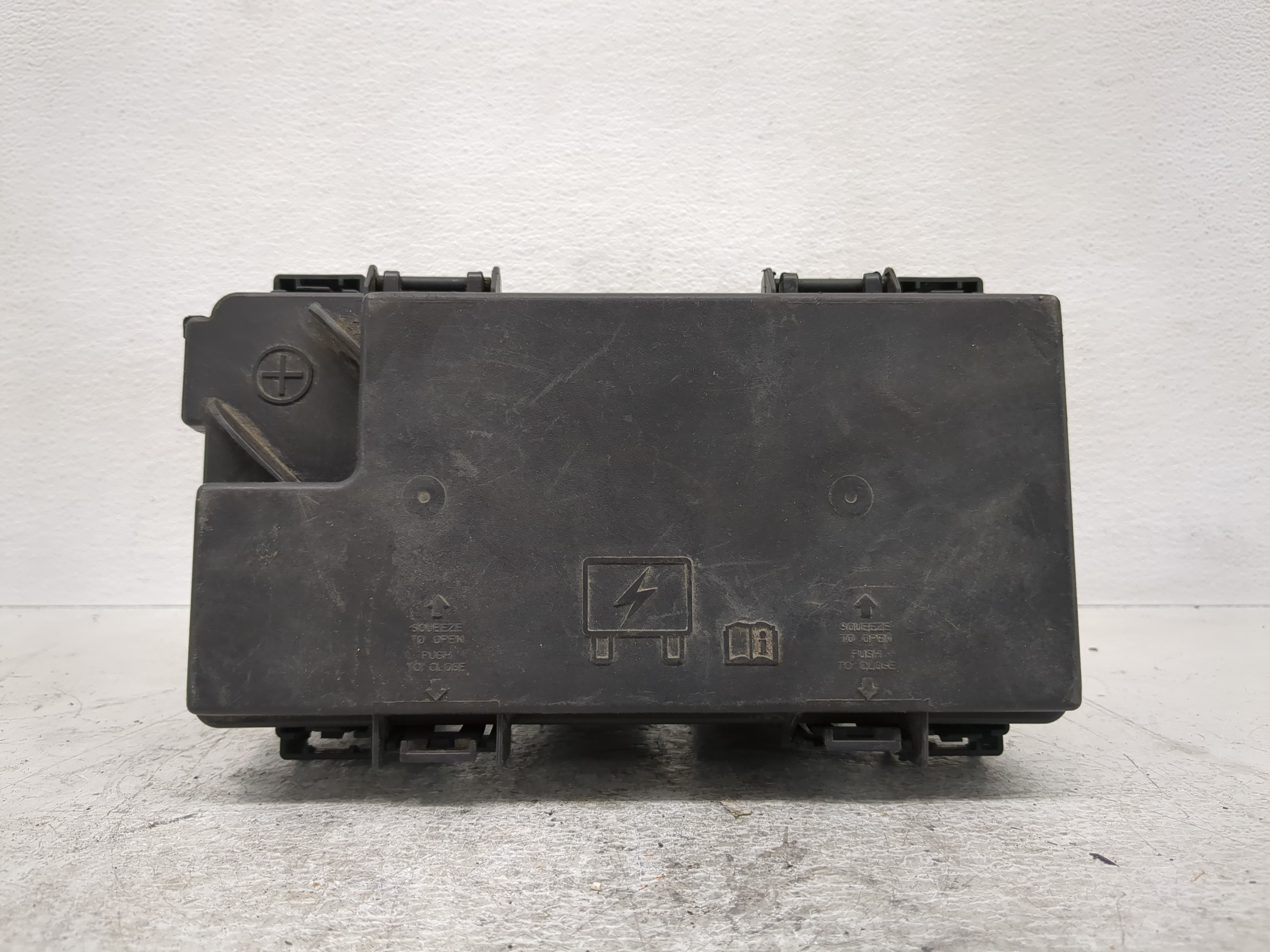 Picture of Chrysler Town & Country Fusebox Fuse Box Relay Module 1193143