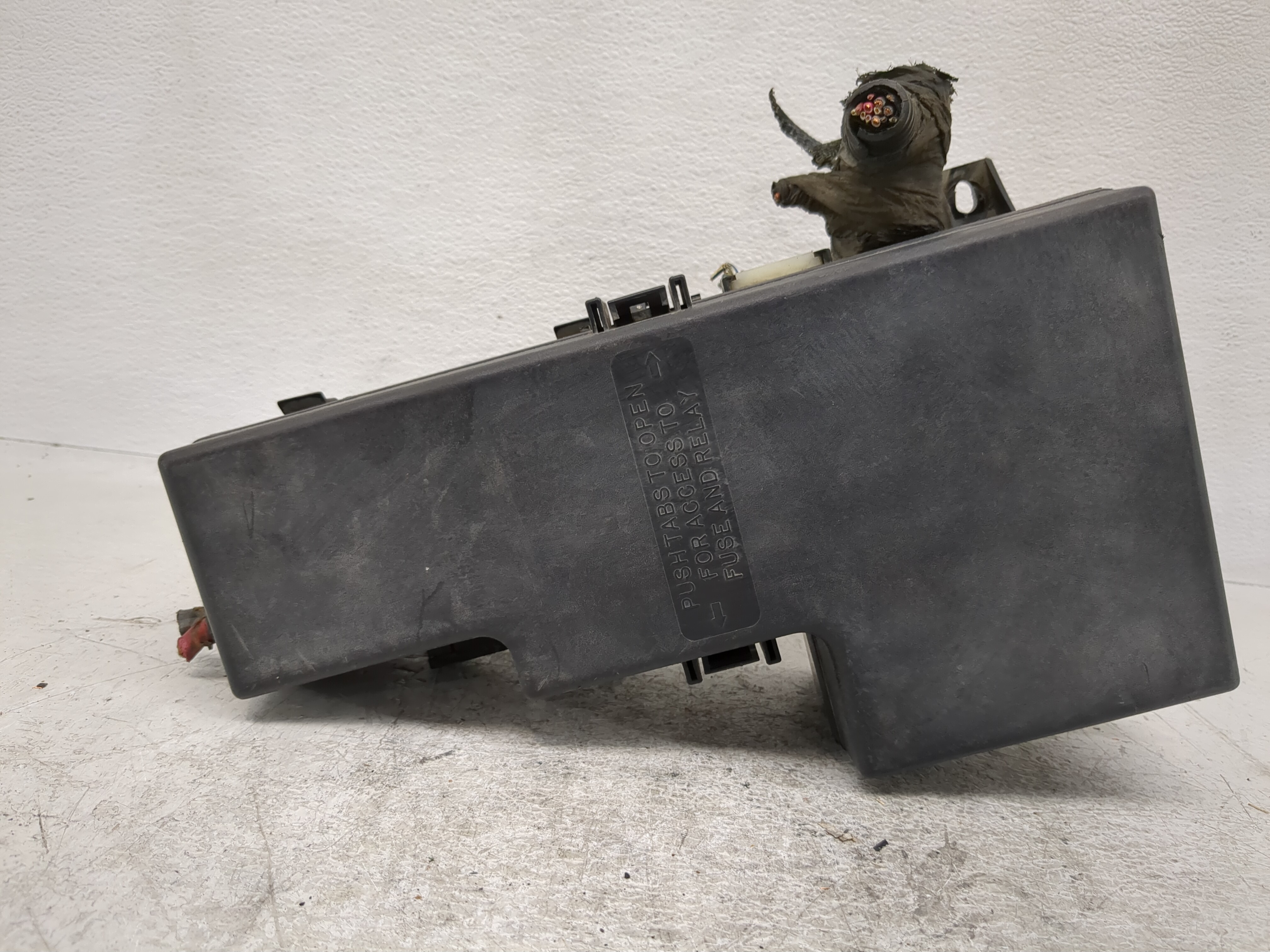 2010-2012 Hyundai Santa Fe Fusebox Fuse Box Relay Module 1193146 - Oemusedautoparts1.com