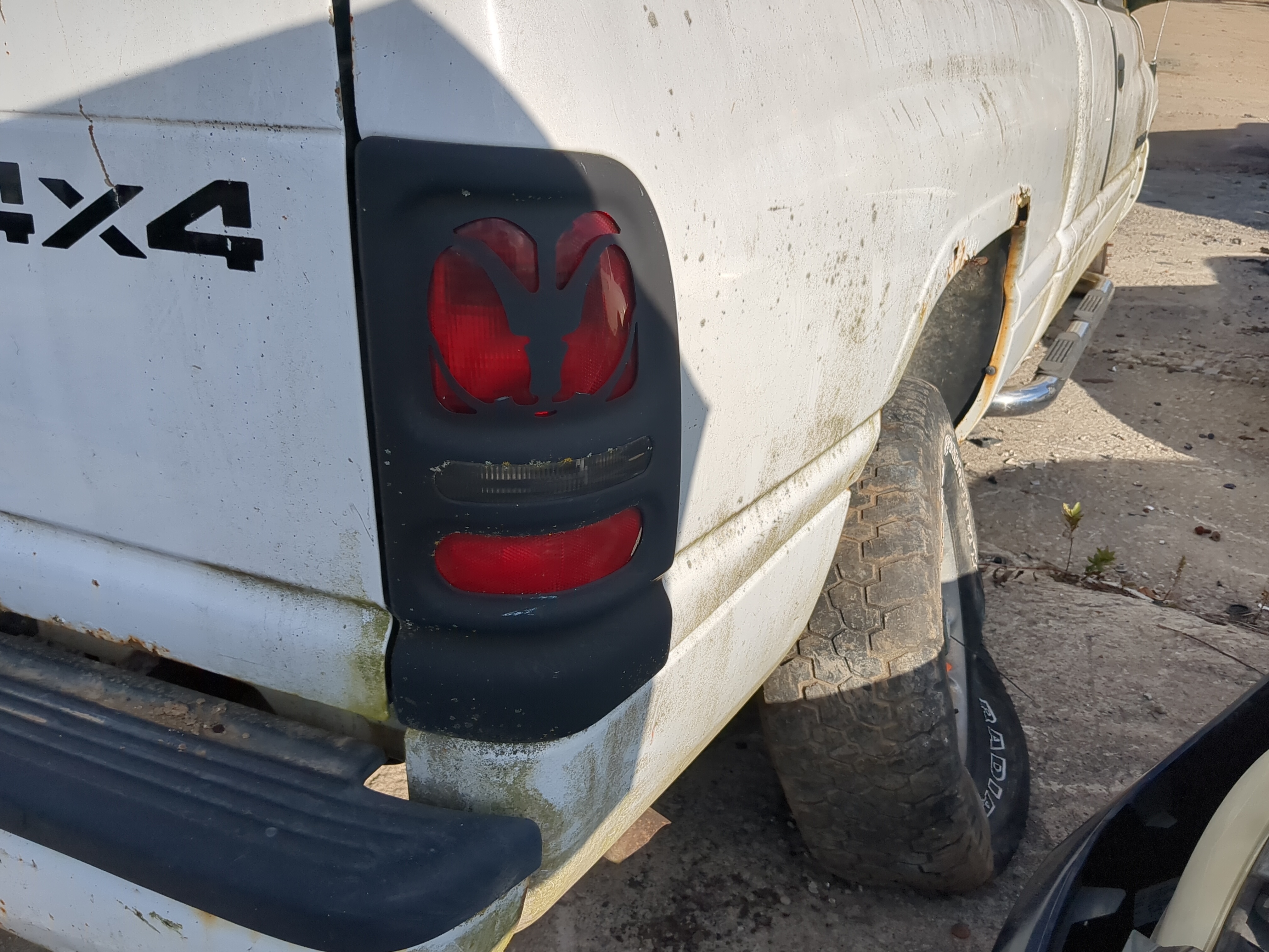 Picture of 1994-2001 Dodge Ram 1500 Passenger Right Side Tail Light Taillight Oem 1193419