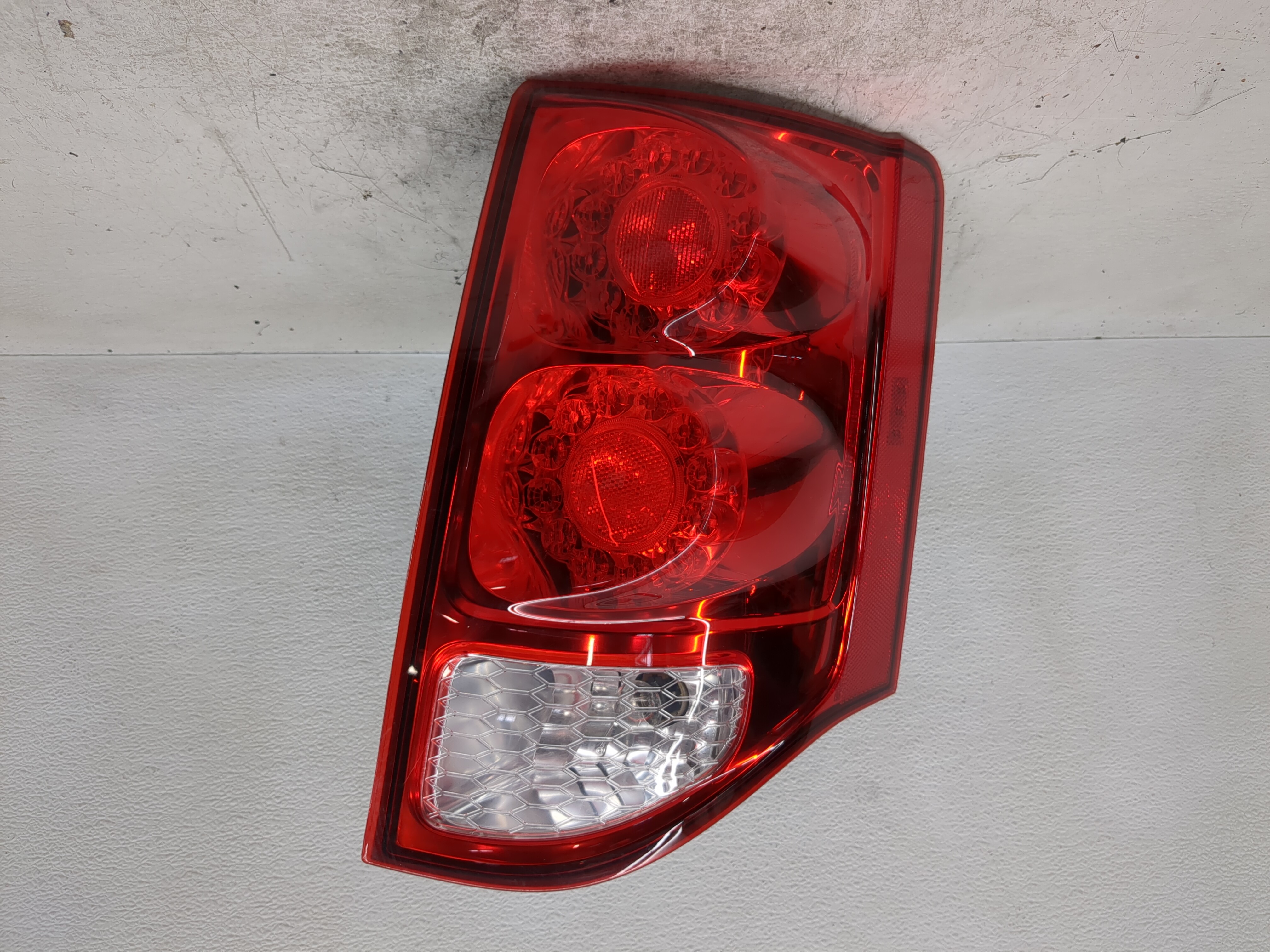 Picture of Dodge Caravan Passenger Right Side Tail Light Taillight Oem 1194357