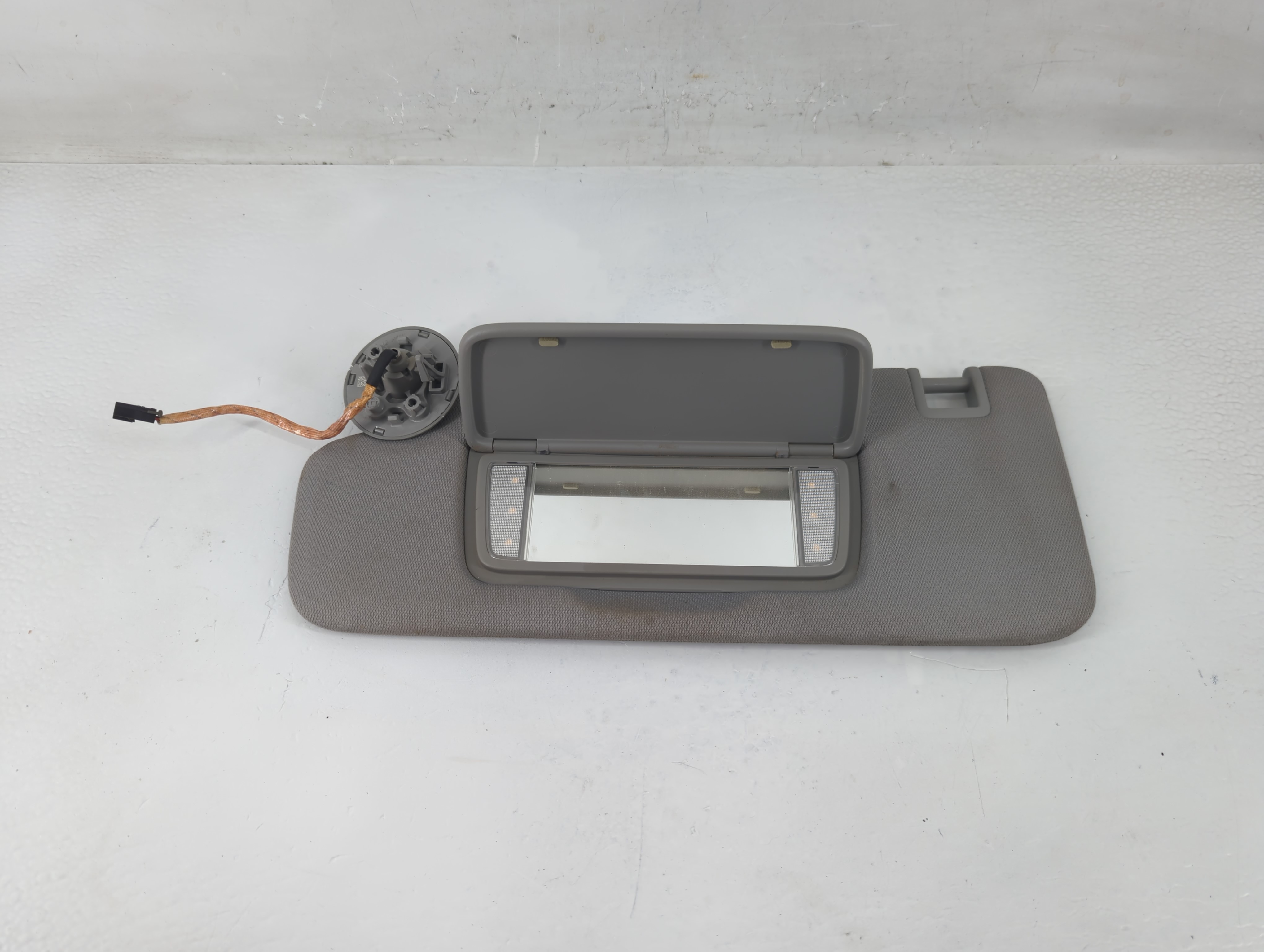 Picture of 2020-2022 Chevrolet Equinox Driver Sun Visor Mirror Left Sunvisor 1194382