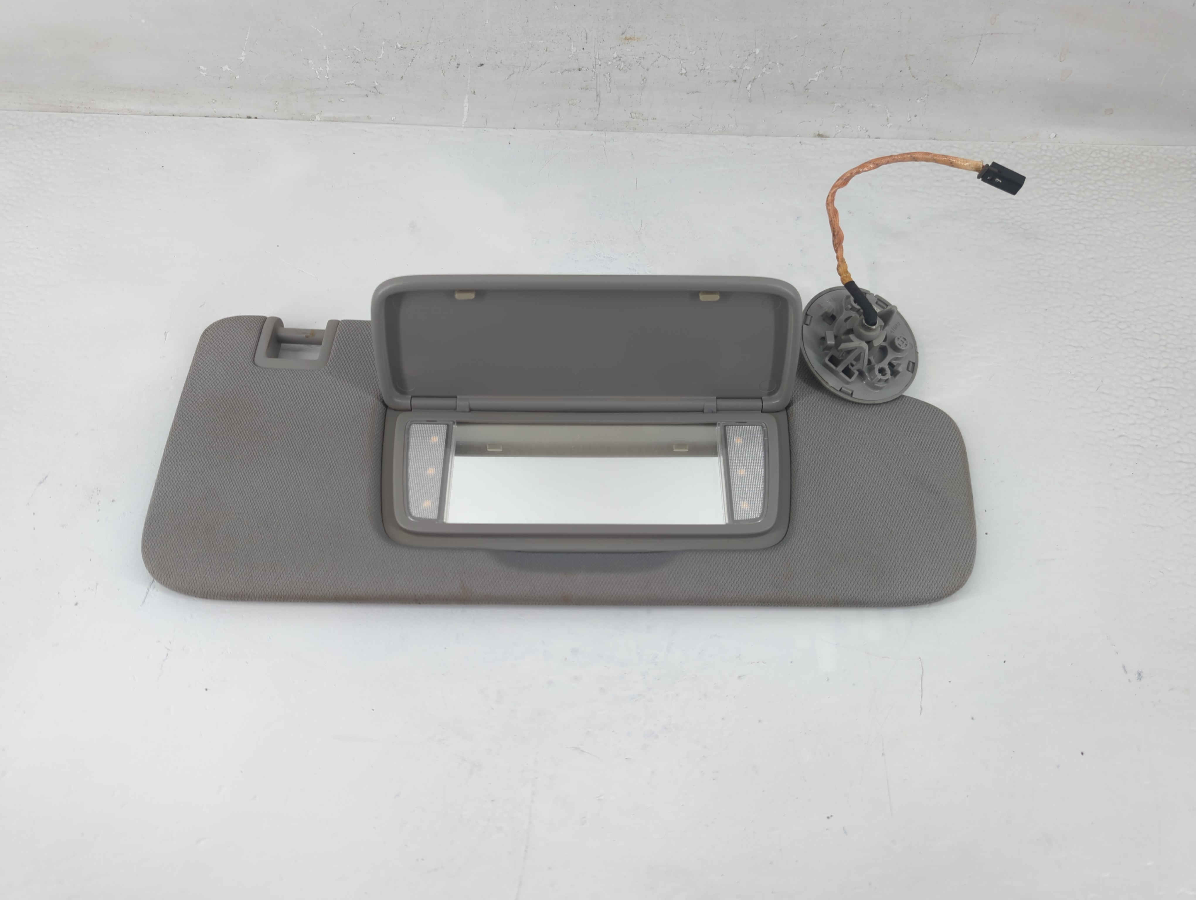 Picture of 2020-2022 Chevrolet Equinox Passenger Sun Visor Mirror Right Sunvisor 1194383